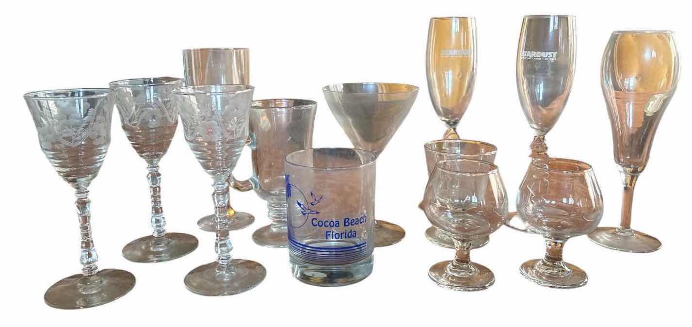 Photo 1 of (13)PCS VINTAGE & DECORATIVE GLASSWARE LOT H9.25”