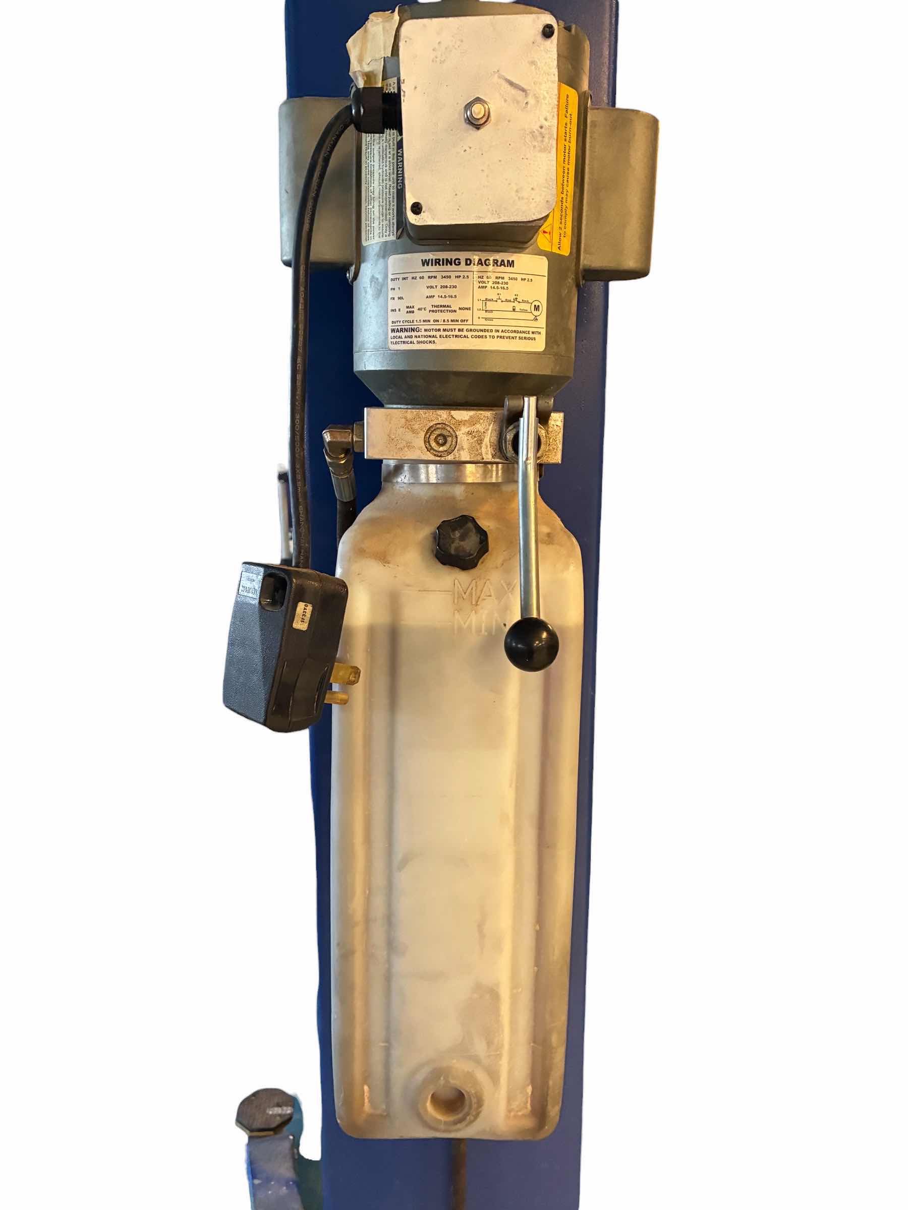Photo 1 of TUXEDO HYDRAULIC LIFT 9000LBS CAP. MODEL TP9KF-N (READ NOTES)