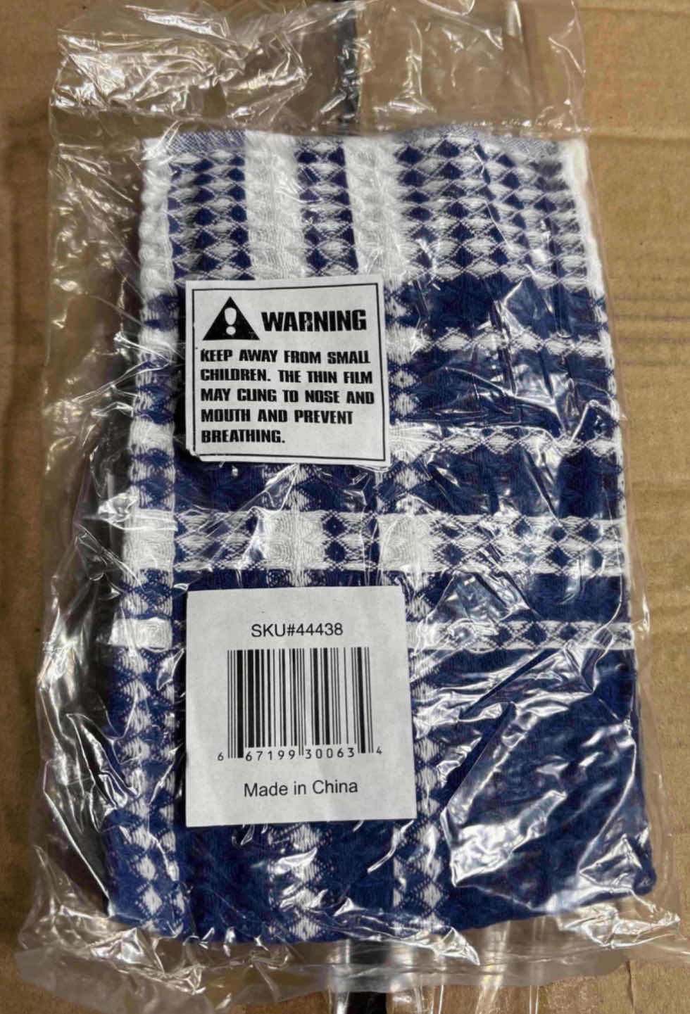 Photo 3 of CASE OF 24 AGIS INC KITCHEN BATH TOWEL WITH LOOP & SNAP, HANGING DISH TOWEL, BLUE/WHITE PLAID 3PC PER PACKAGE APPROX 72 PER CASE