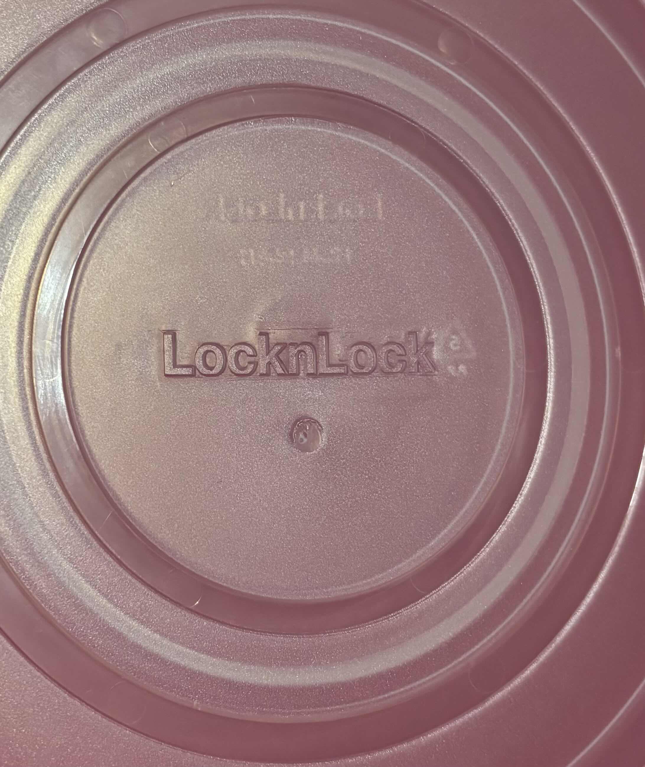 Photo 1 of LOCK N LOCK PIE CARRIER W HANDLE, RED