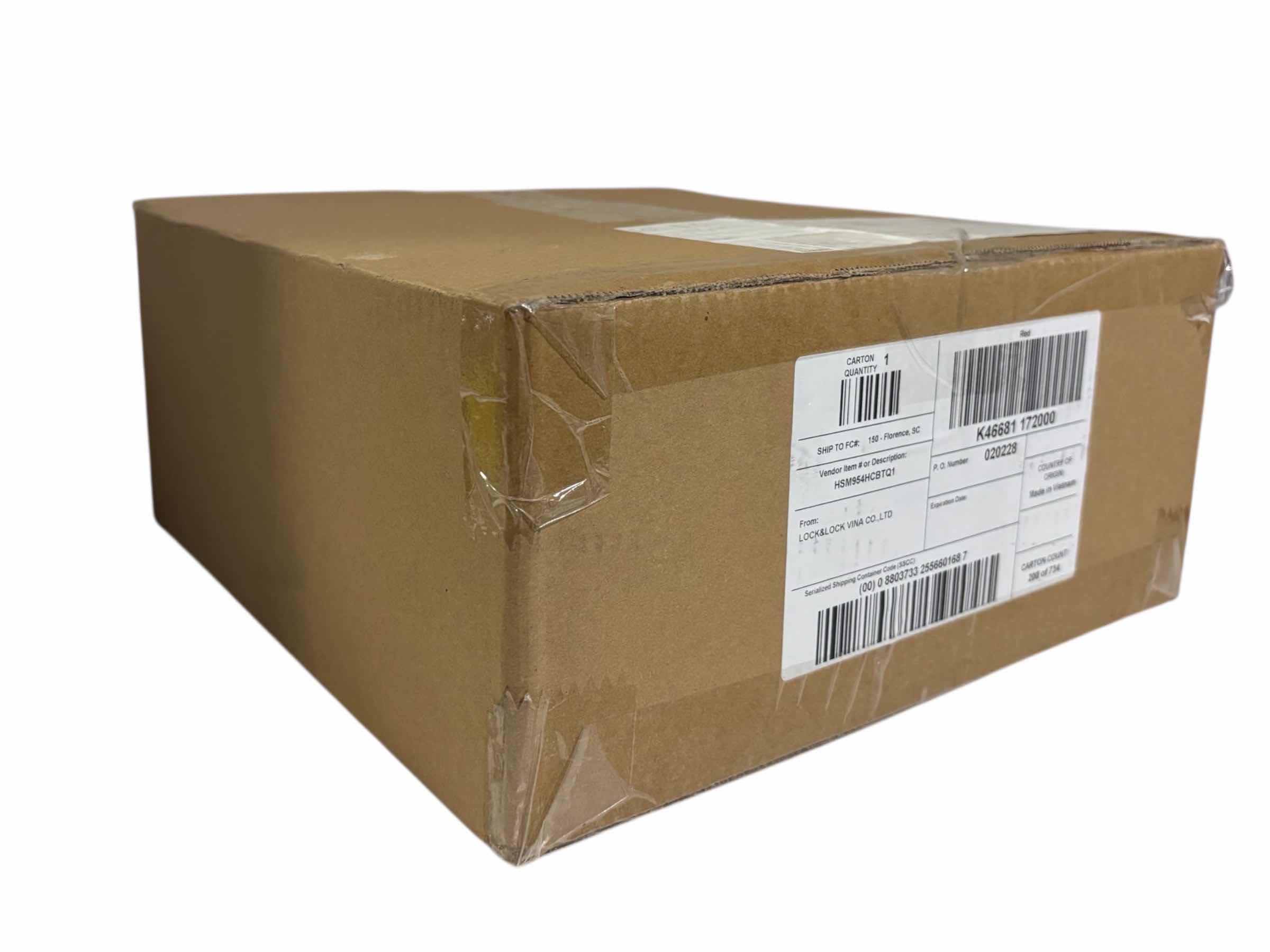 Photo 1 of LOCK N LOCK PIE CARRIER W HANDLE, RED