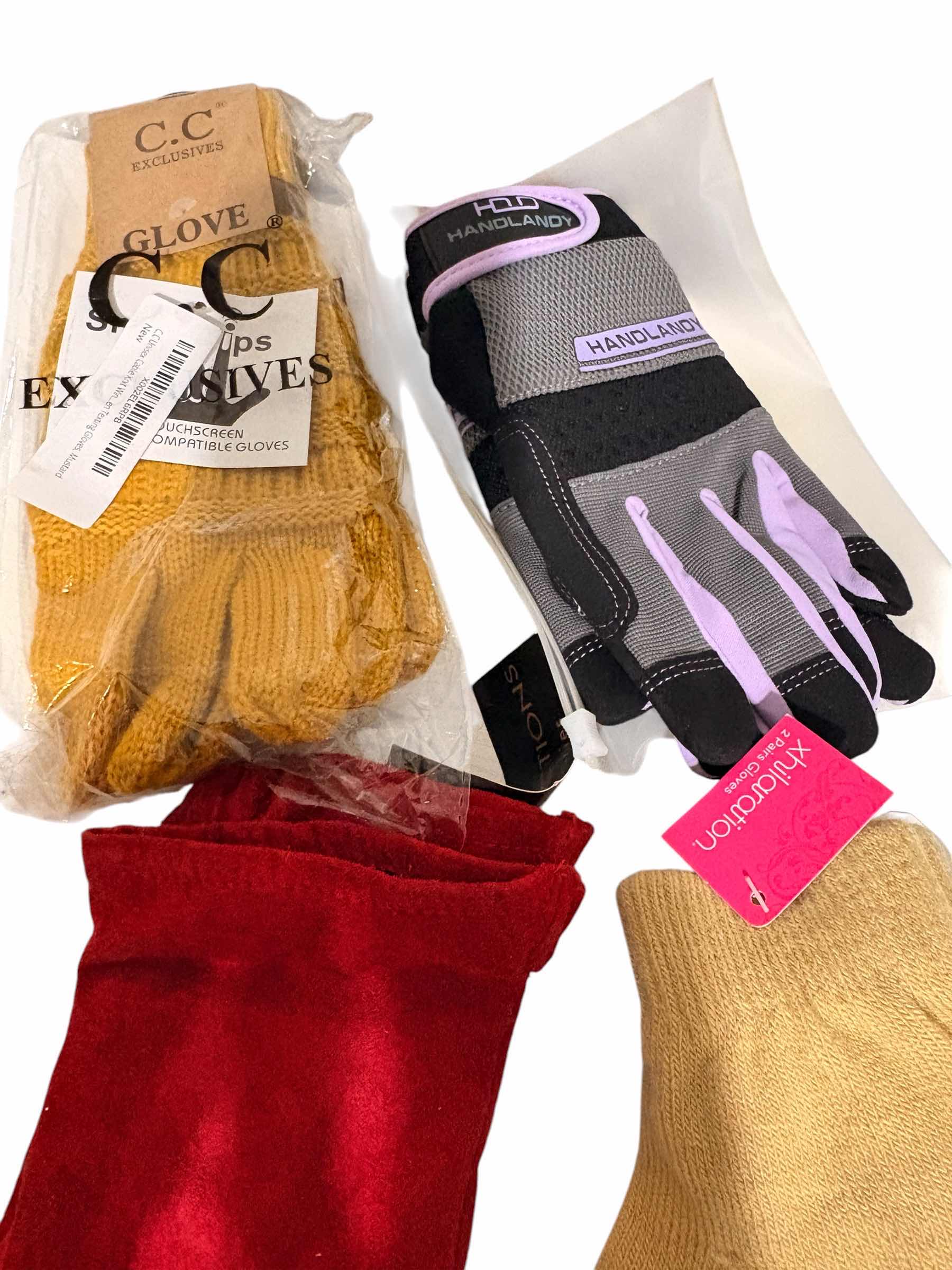 Photo 1 of (6) PAIRS WOMENS GLOVES SIZE M & XL