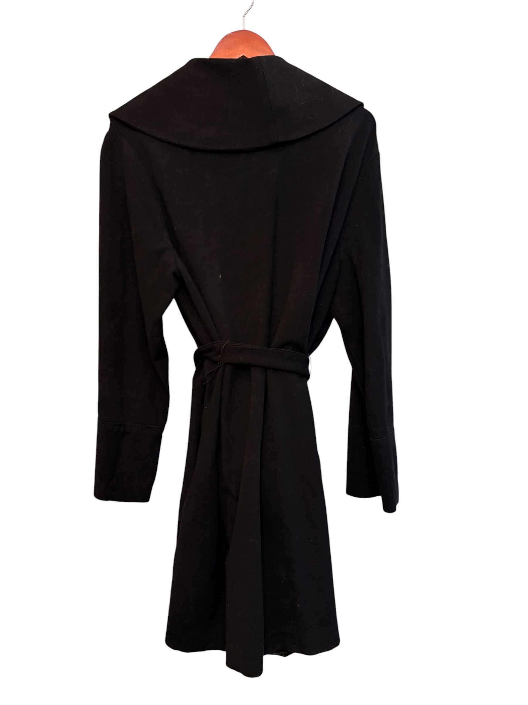 Photo 1 of BERNARDO TRENCH COAT WOMENS SIZE 1X $134