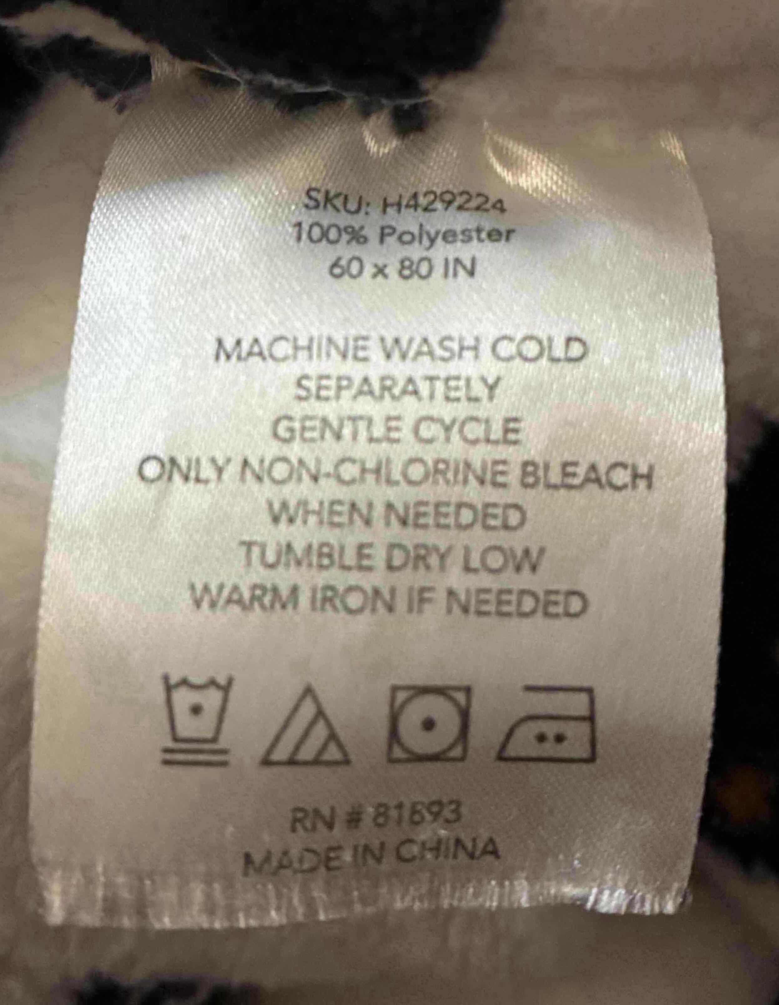 Photo 1 of HALLOWEEN POLYESTER THROW BLANKET 60“ X 80“