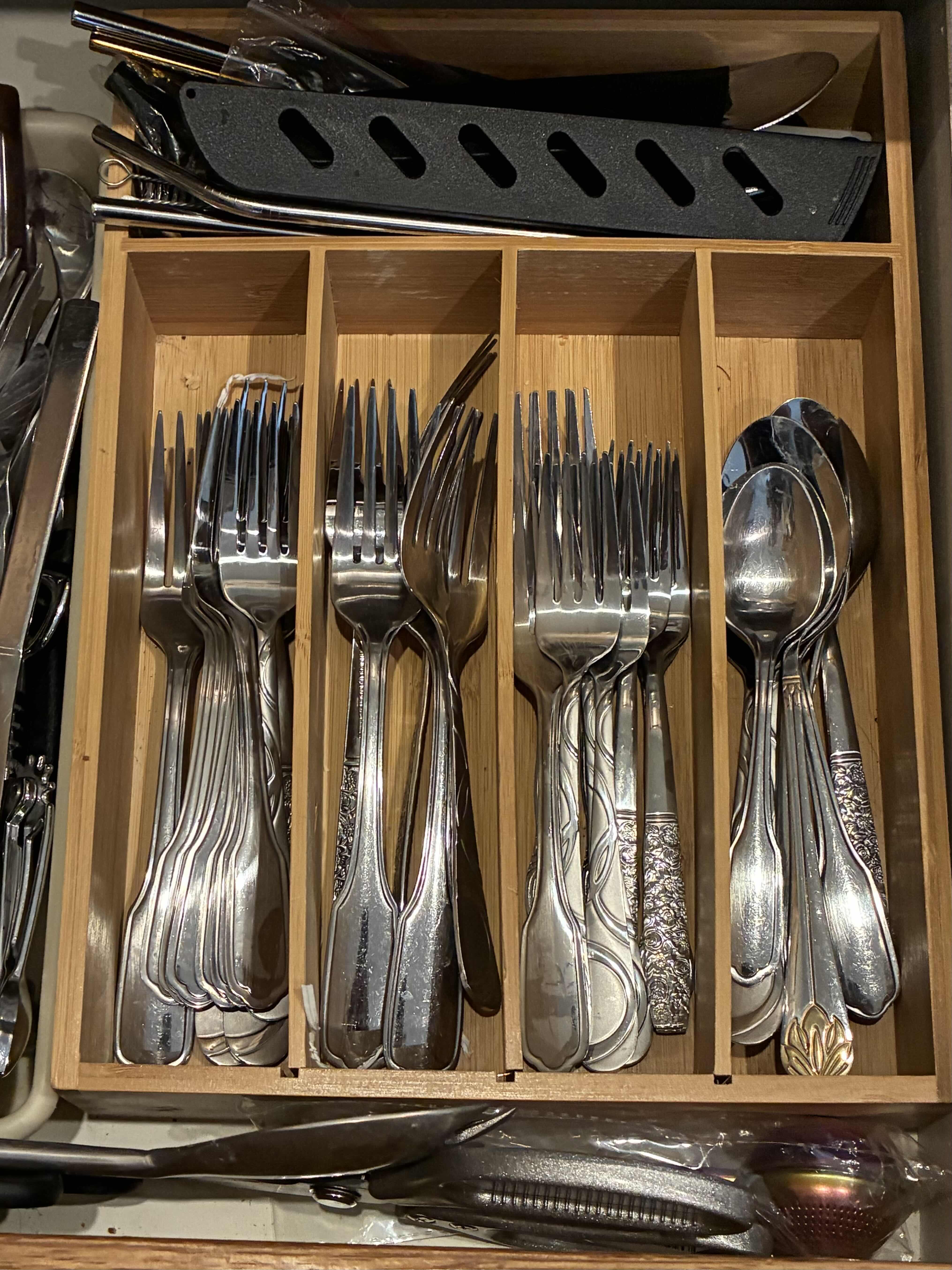 Photo 1 of KITCHEN UTENSILS, CUTLERY & FLATWARE W CADDIES