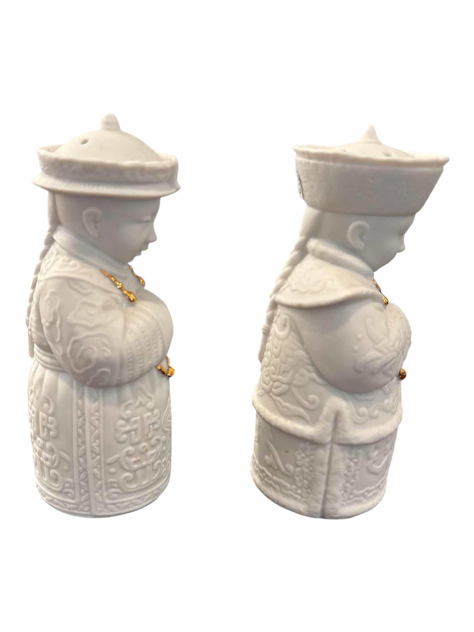 View 2 of LLADRO PRIVILEGE GOLD SERIES PORCELAIN/24K GOLD ACCENTED SALT & PEPPER SHAKERS 4.25”