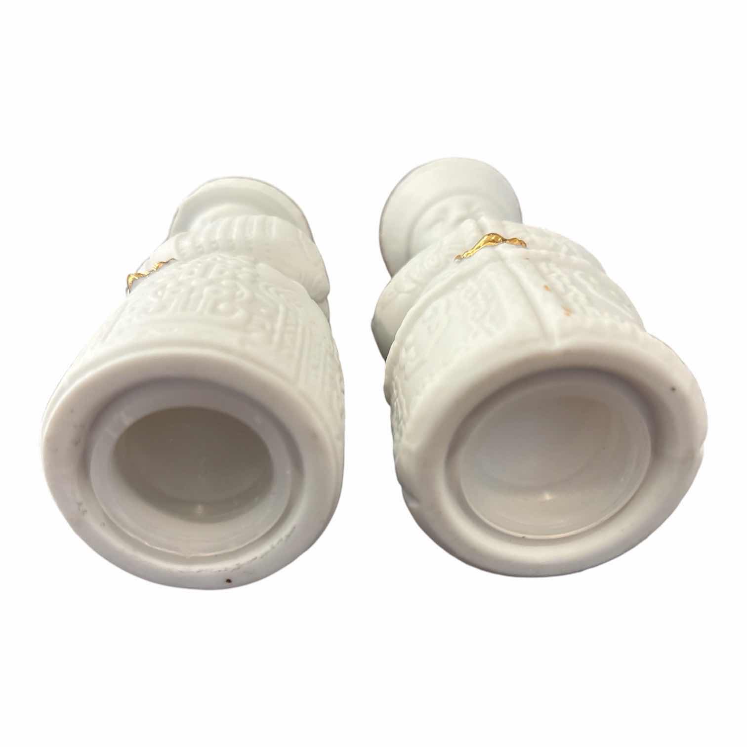 View 5 of LLADRO PRIVILEGE GOLD SERIES PORCELAIN/24K GOLD ACCENTED SALT & PEPPER SHAKERS 4.25”