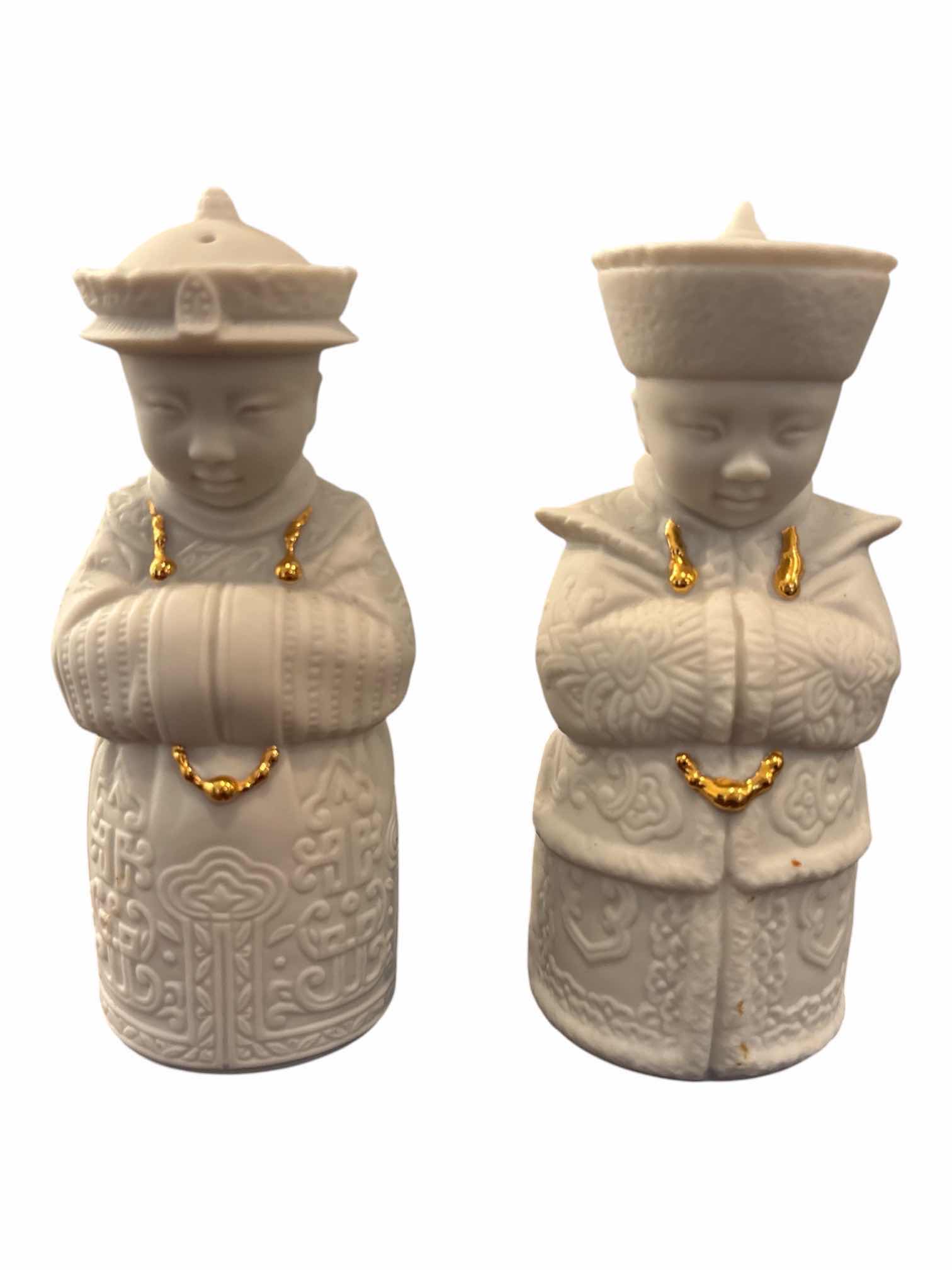 View 1 of LLADRO PRIVILEGE GOLD SERIES PORCELAIN/24K GOLD ACCENTED SALT & PEPPER SHAKERS 4.25”