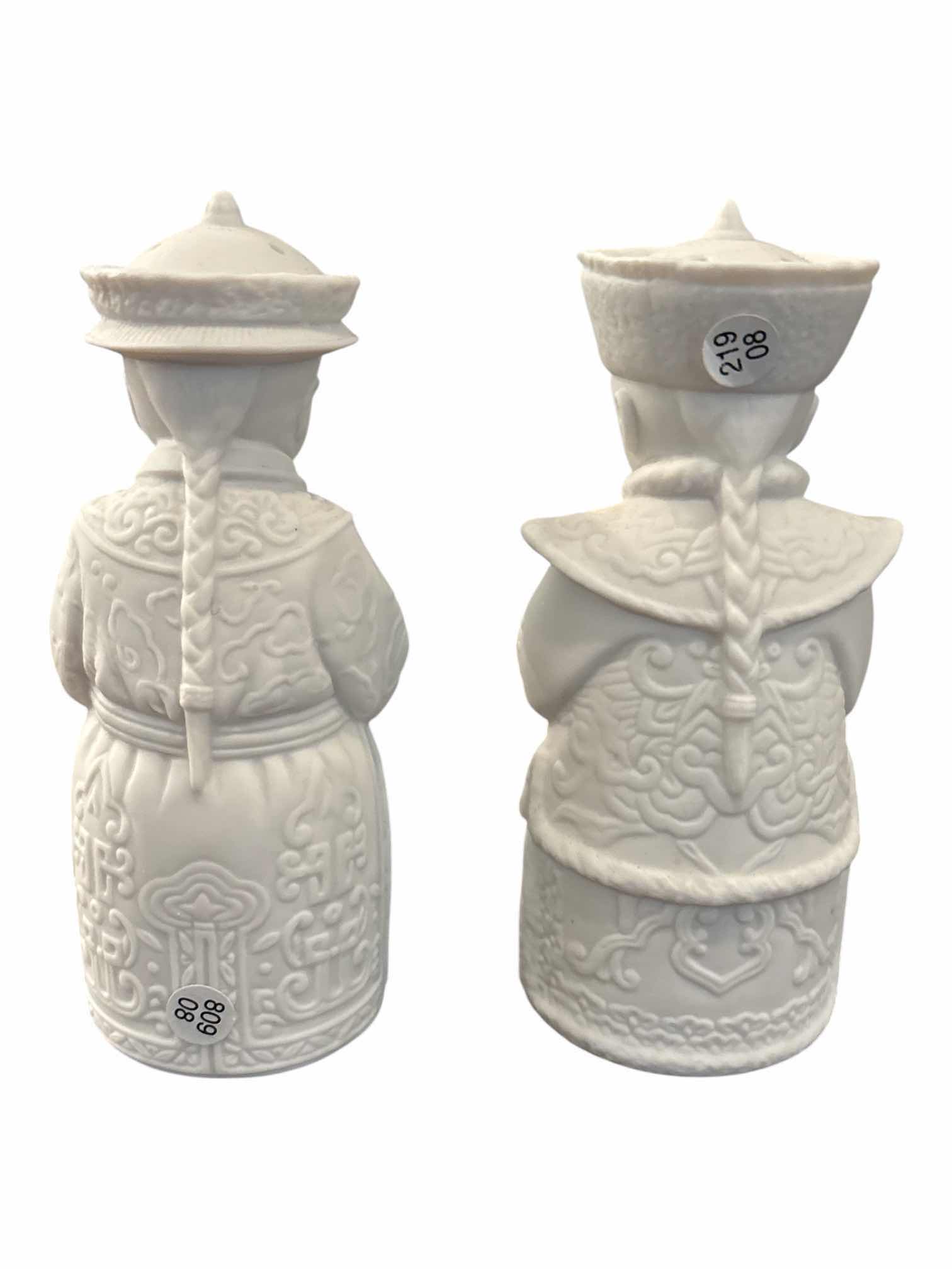View 3 of LLADRO PRIVILEGE GOLD SERIES PORCELAIN/24K GOLD ACCENTED SALT & PEPPER SHAKERS 4.25”