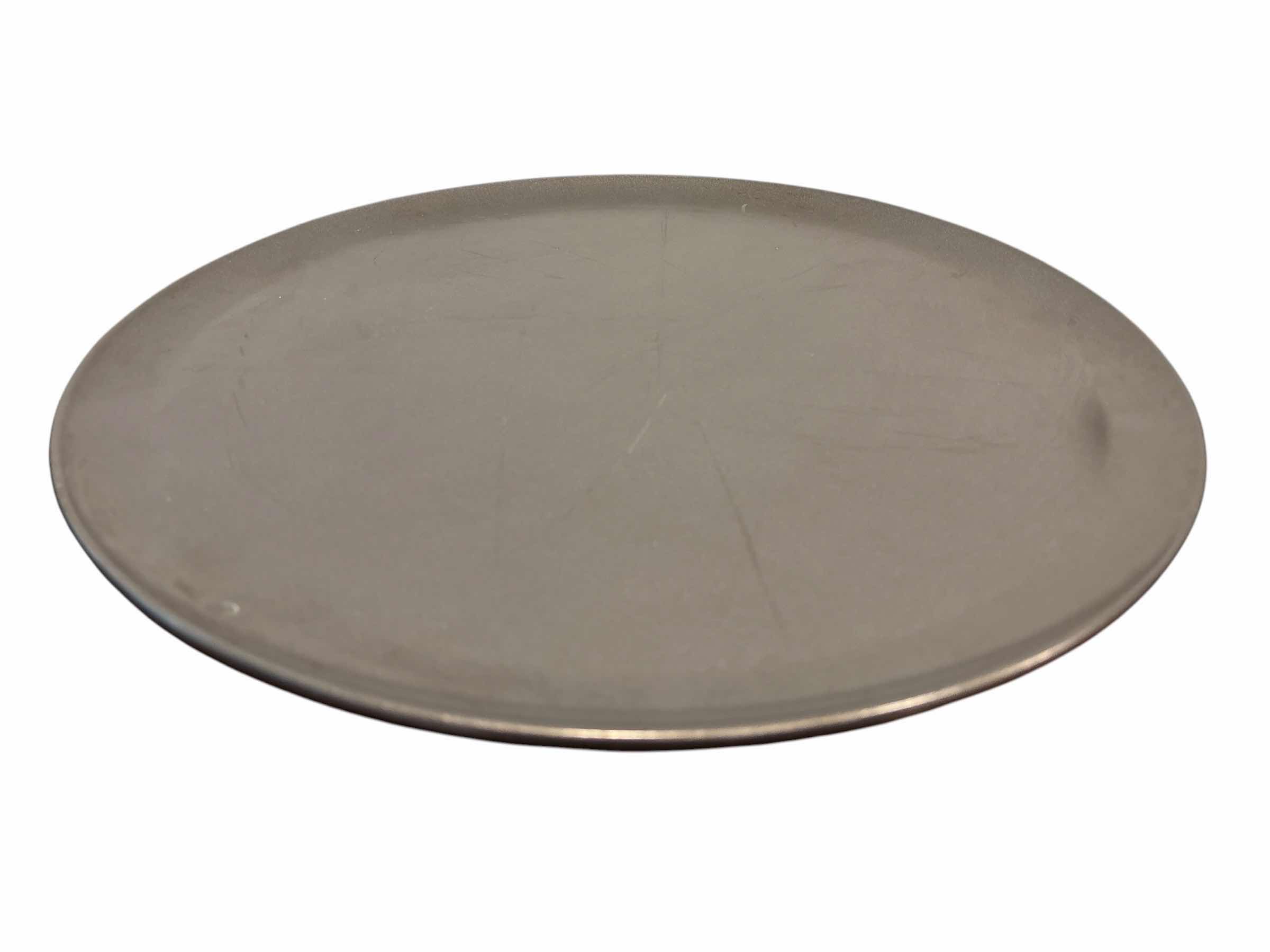 Photo 1 of BAKEWARE (6 PCS)