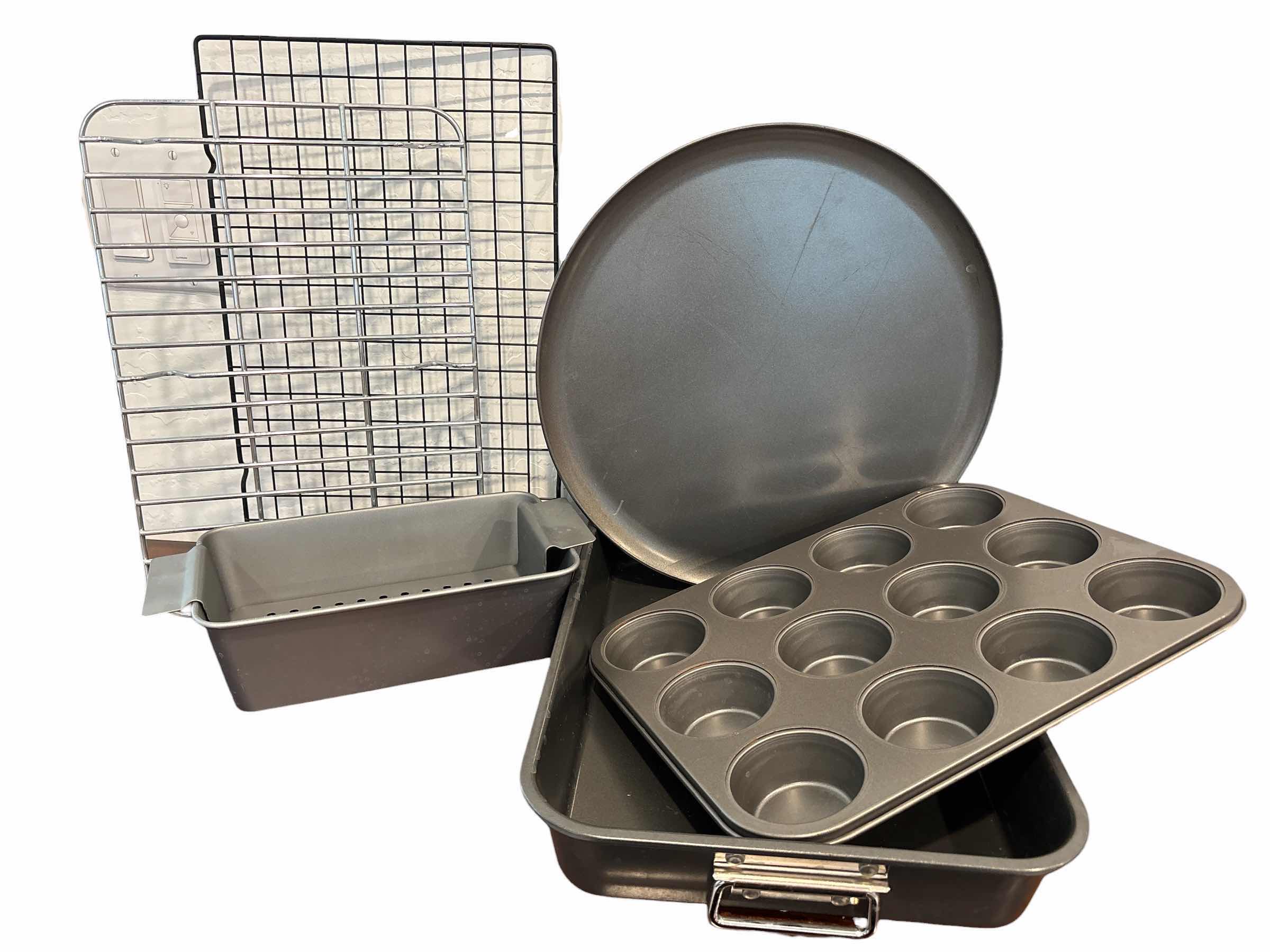 Photo 1 of BAKEWARE (6 PCS)
