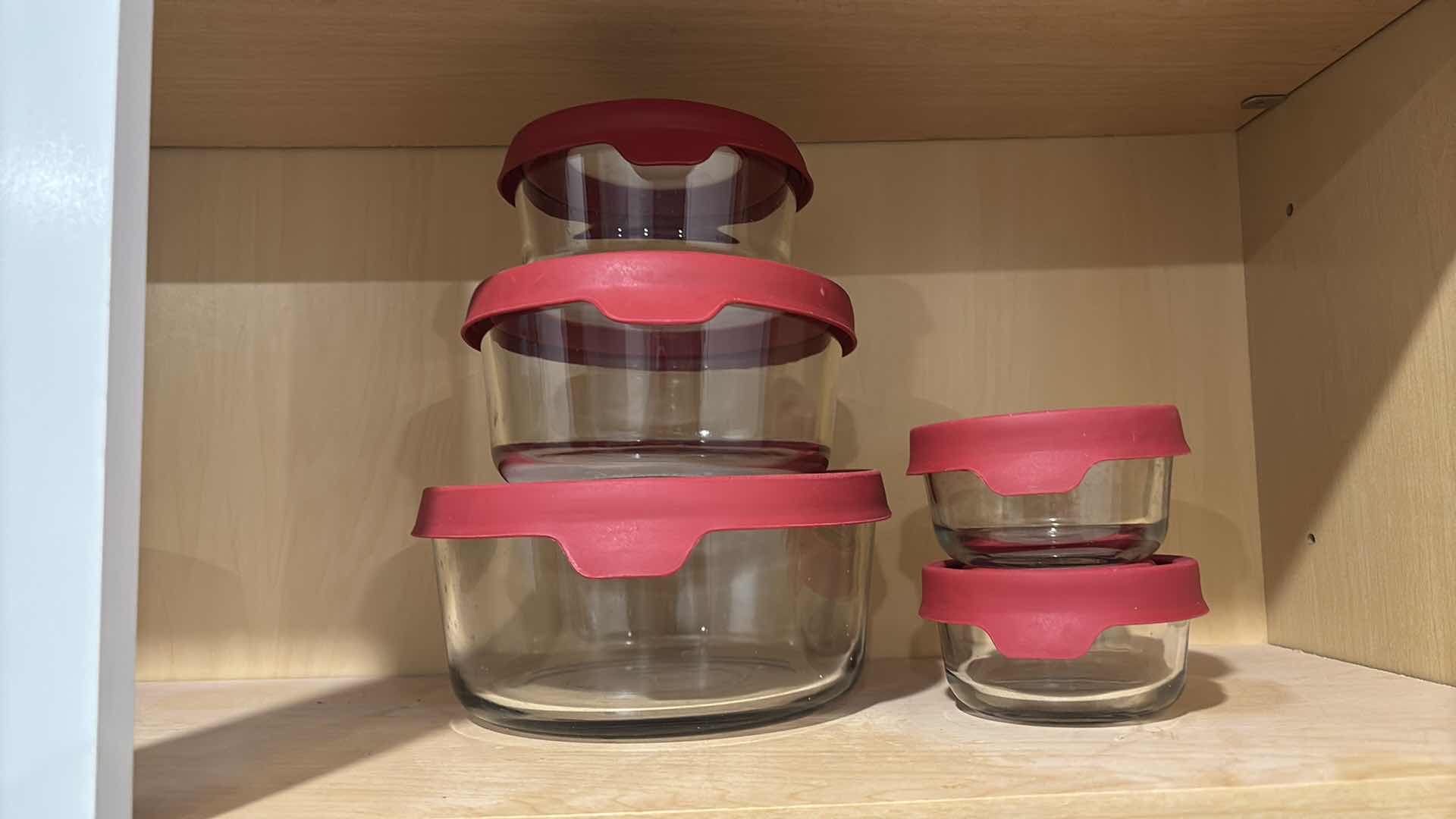 Photo 1 of ANCHOR HOCKING 10 PC GLASS STORAGE SET W LIDS, RED
