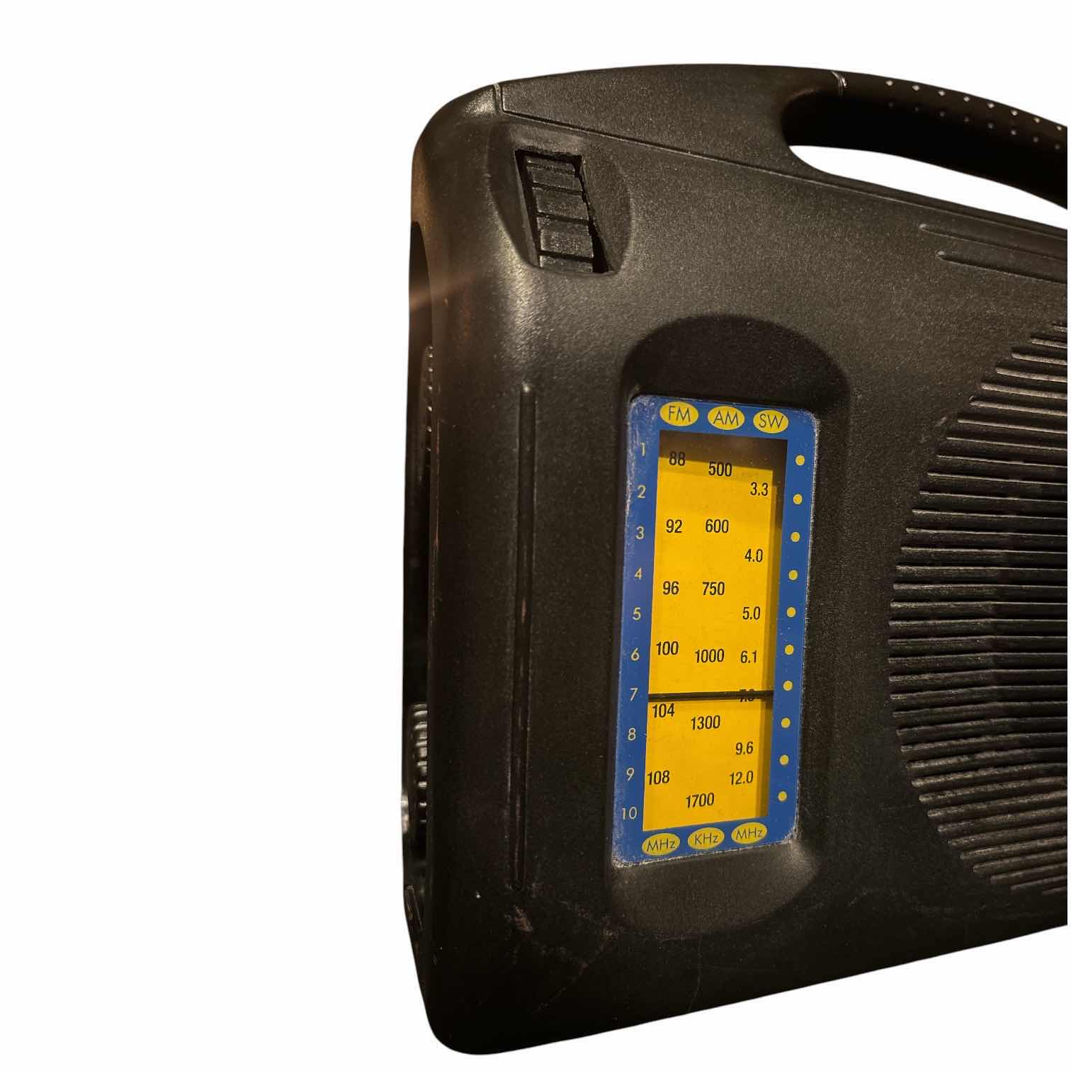 Photo 1 of BAYGEN FREEPLAY SELF POWERED ENERGY AM/FM/SW RADIO