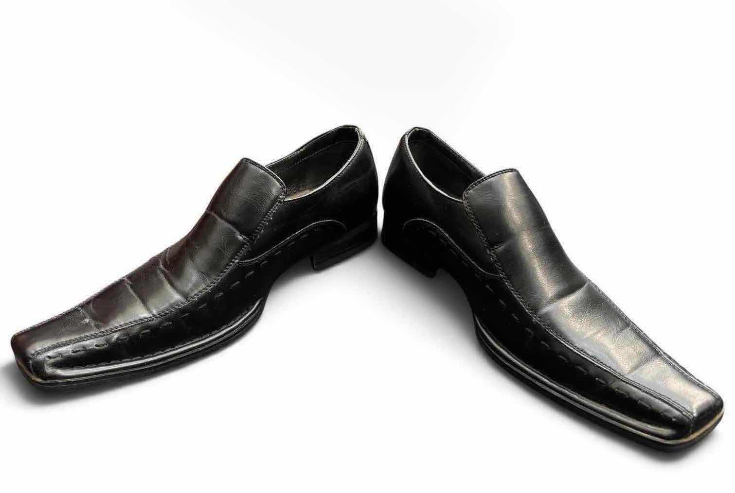 Photo 1 of GUESS SLIP-ON LOAFER, MENS SIZE 8.5