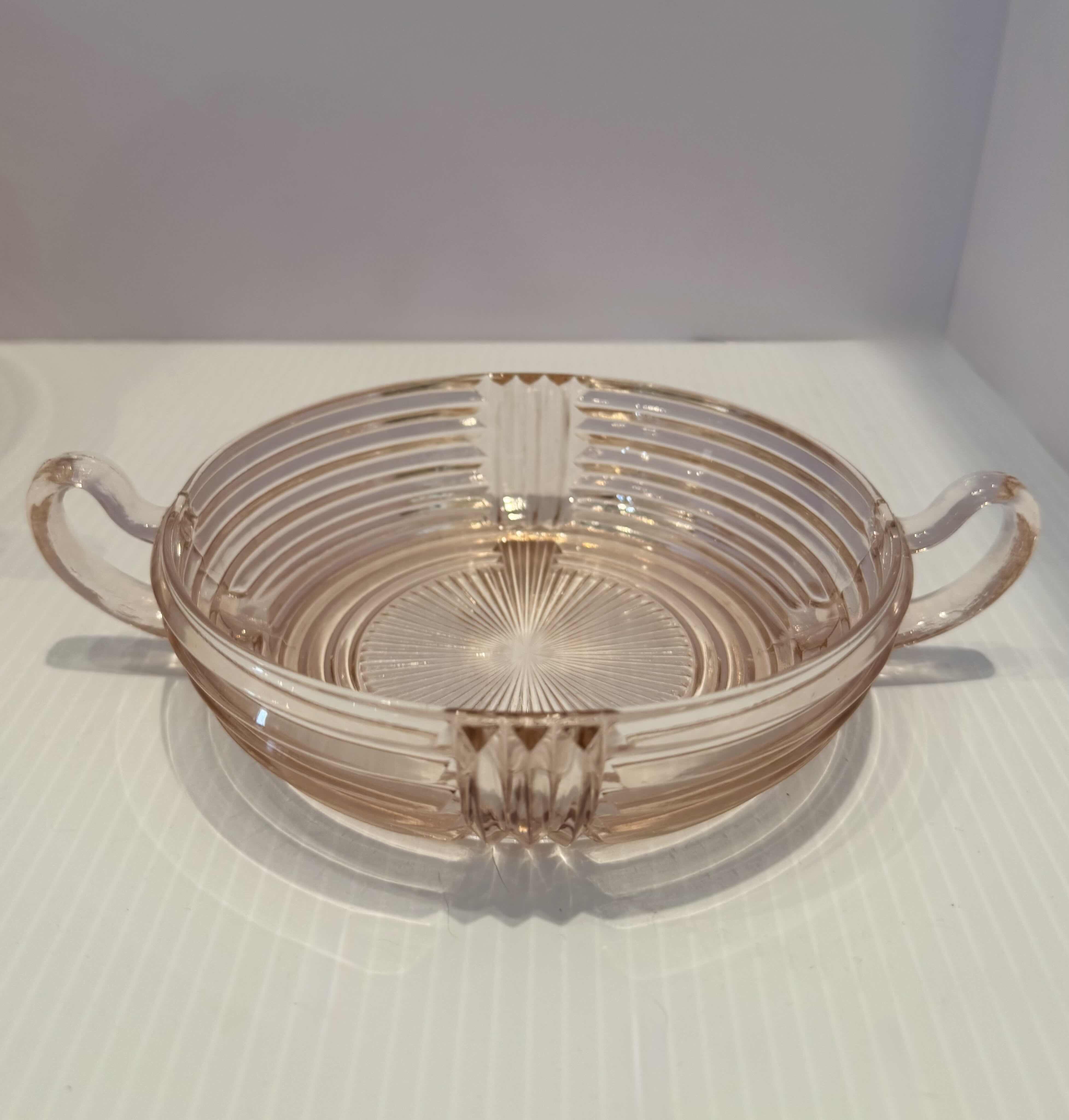 Photo 1 of VINTAGE PINK DEPRESSION GLASS BOWLS, SET OF 6 

LARGE BOWL
D9” X H5”

SMALL BOWLS
D6” X H1.5”