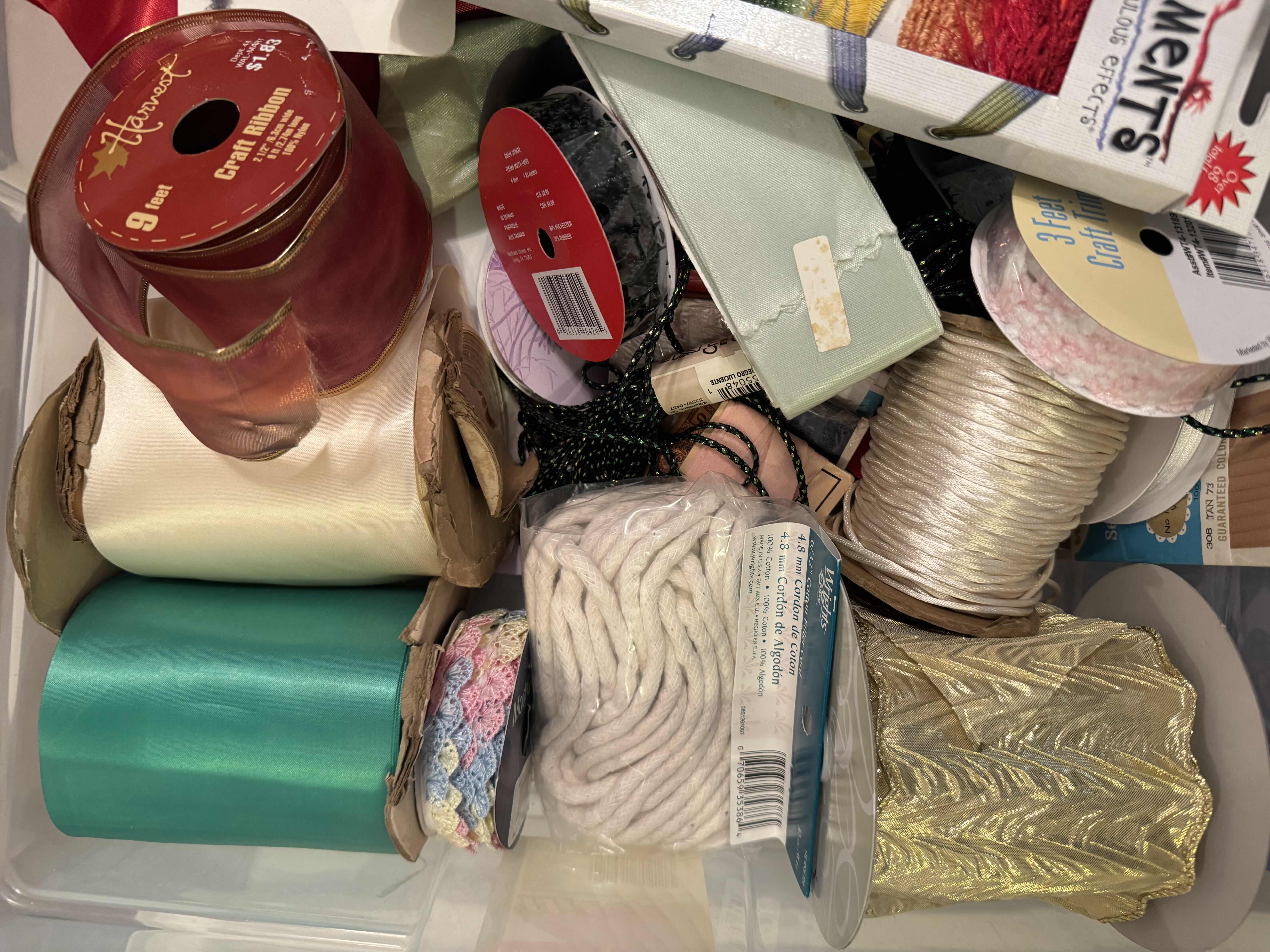 Photo 1 of TOTE OF SPECIALTY FIBER ART MATERIAL