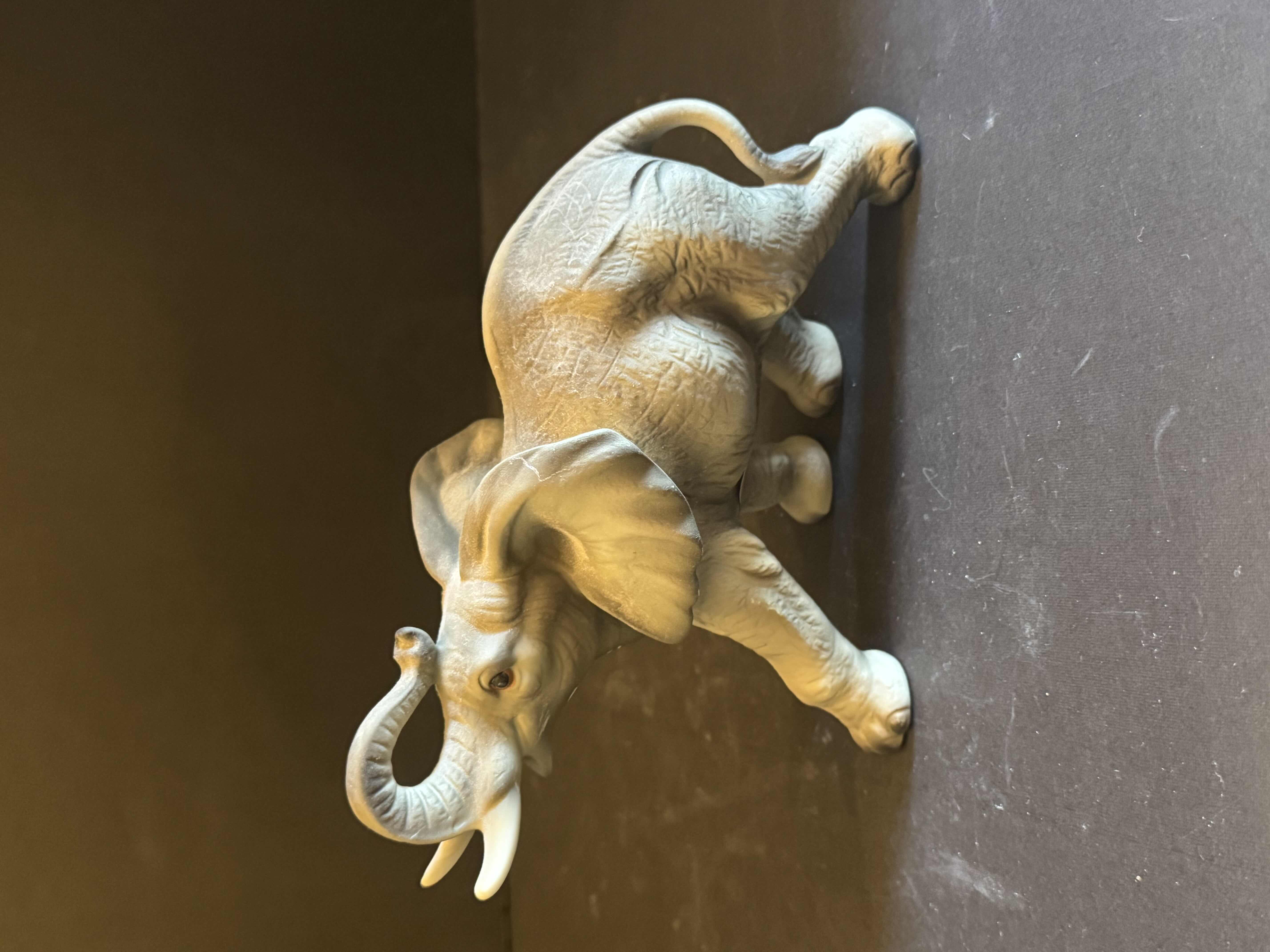 Photo 1 of 5- VINTAGE ELEPHANT, RESIN, CERAMIC, PORCELAIN, A JOCAPE PORTUGAL, GORHAM JAPAN, THE HARVEY KNOX COLLECTION JAPAN

6” X H5”
6” X H4.5”
4.5” X H4.5”
5.5” X H5.5”
7” X H5”