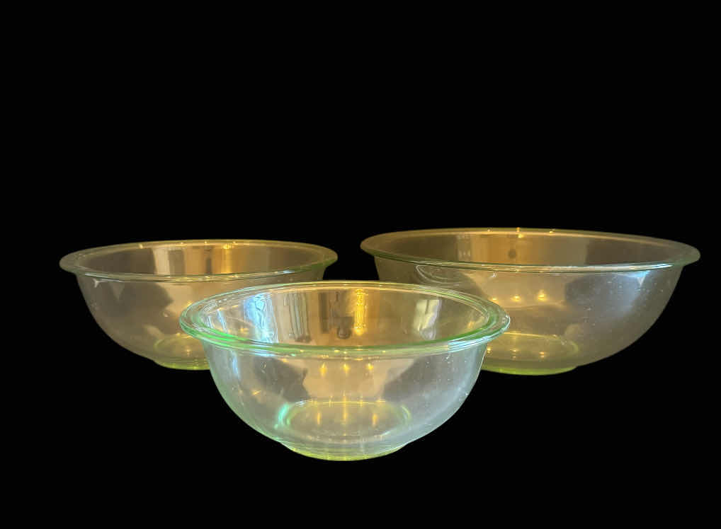 Photo 1 of VINTAGE MSE MIXING BOWL, 1.5QT - 1.4L, 2.5QT - 2.4L, 4QT - 3.8L
D8.5 X H3.5”
D10” X H4”
D12” X H4.5”