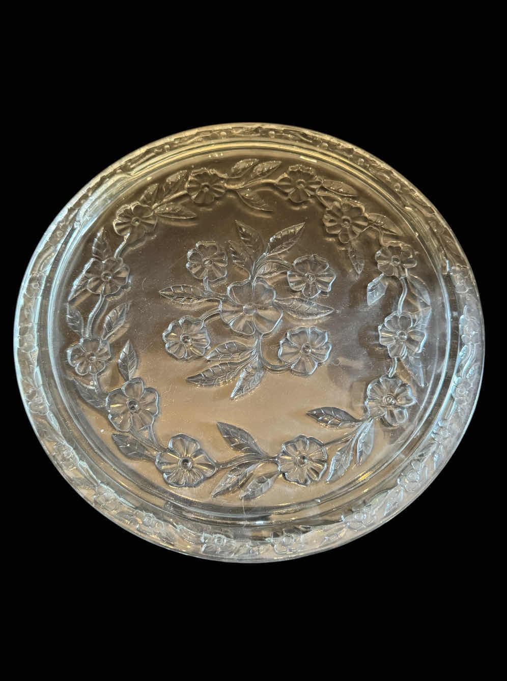 Photo 1 of VINTAGE CRYSTAL CAKE STAND AND SERVING TRAY, CLEAR 

CAKE STAND 
D11” X H4.75”

SERVING TRAY
D13” X H.75”