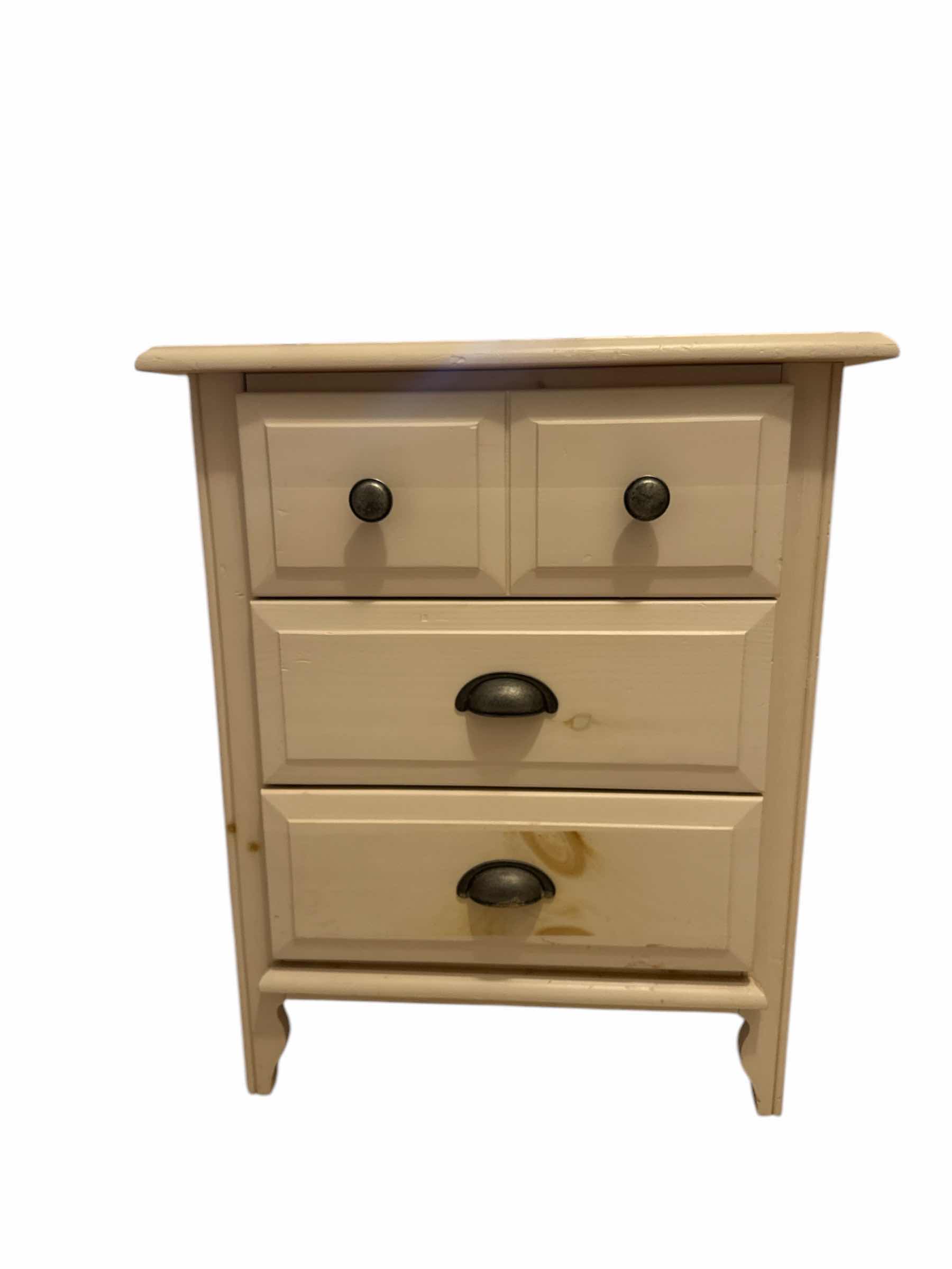Photo 1 of CREAM COTTAGE DISTRESSED STYLE END TABLE 21“ x 16“ H 25”