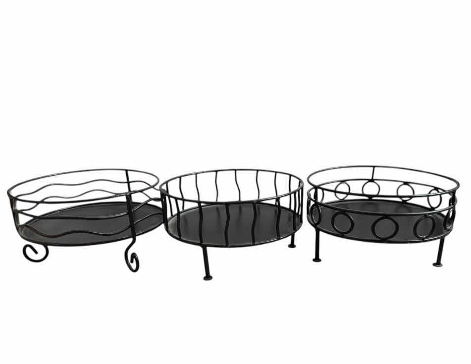 Photo 1 of 6- METAL ORGANIZERS, UTENSIL CADDY, HOLDERS, BLACK, WHITE
D4” X H9.5”
D6.5” X H3.5”