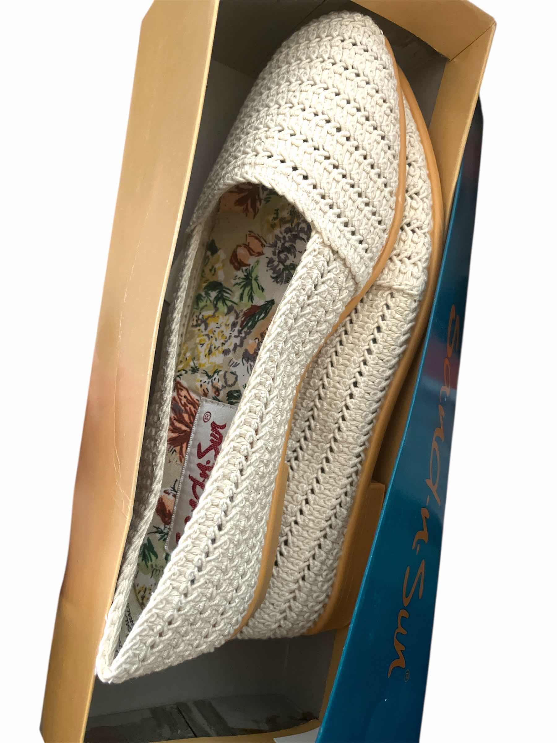 Photo 1 of SAND AND SUN SANDALS. 7.5 NATURAL 3907950 WOMEN SHOES