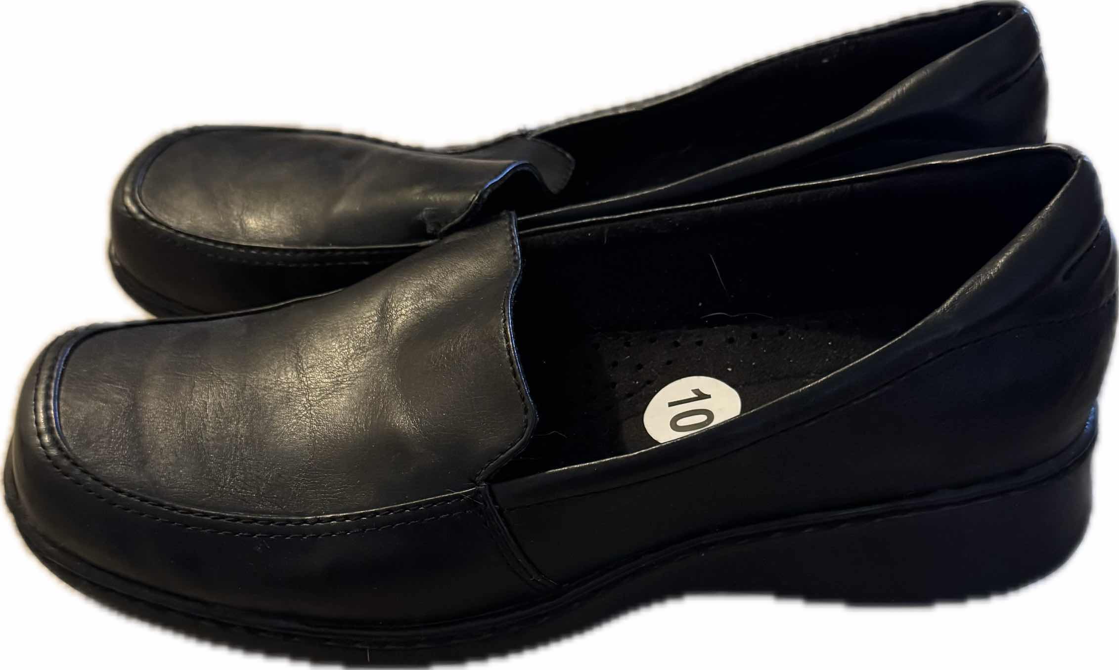 Photo 1 of 40
2- WOMENS SHOES SIZE 10, BLACK SKETCHERS, BLACK LIFE STRIDE.