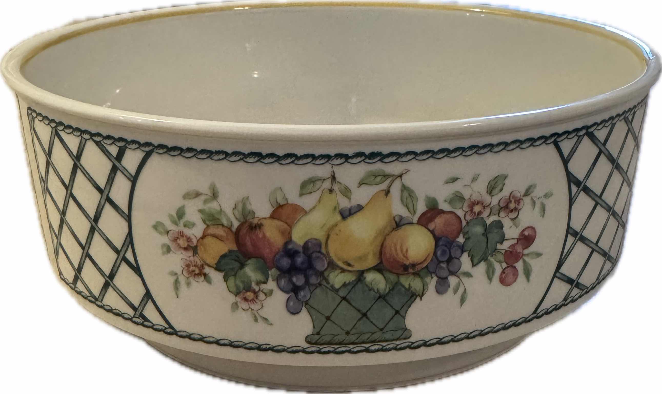 Photo 1 of 70
VINTAGE VILLEROY AND BOCH BOWL MADE IN GERMANY, FRUIT DESIGN, WHITE 
D8.5” X H3.5”