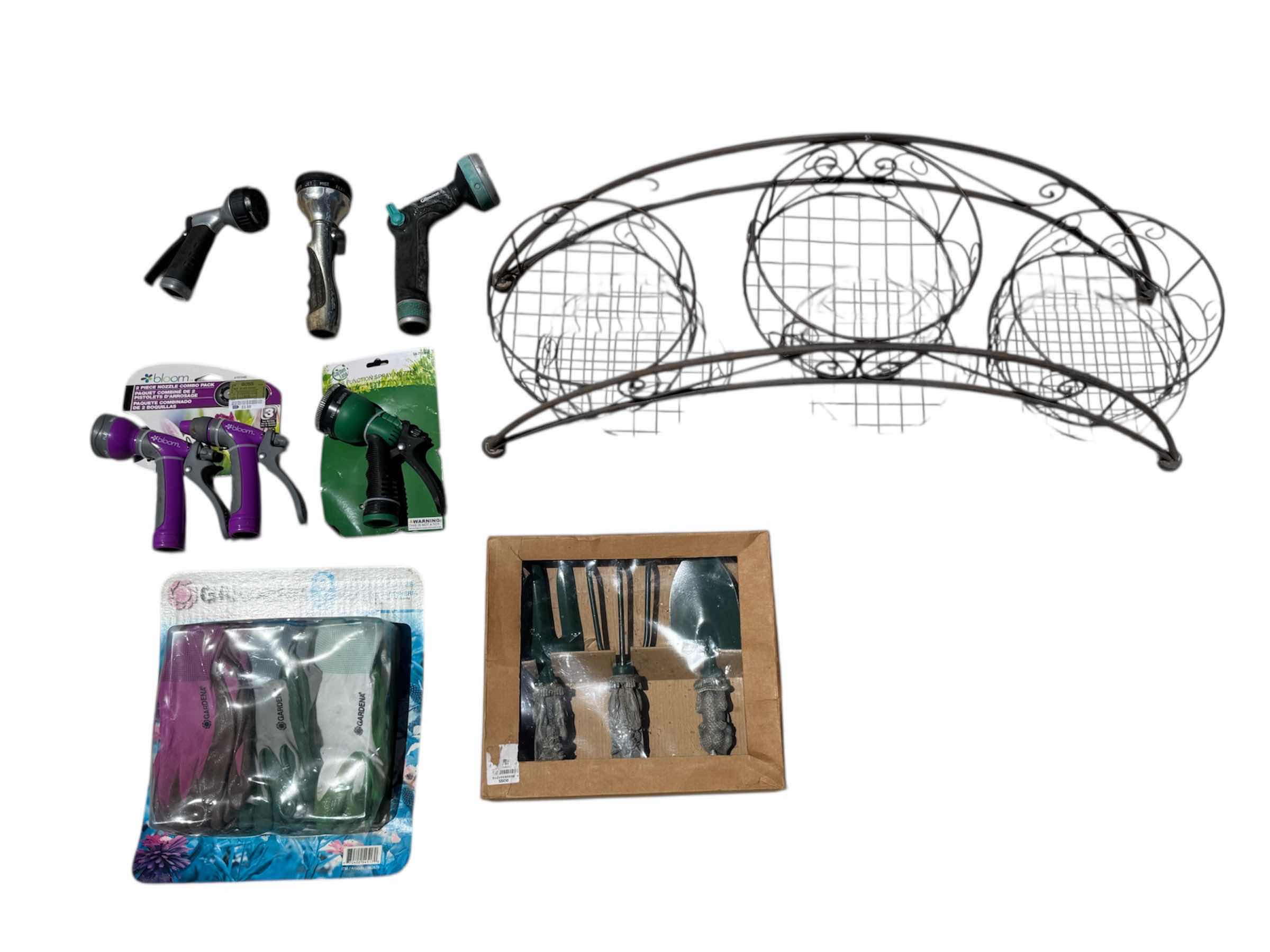 Photo 1 of GARDENING TOOLS, GARDENING GLOVES, PLANT STANDS, PLASTIC POTS, WATERING CAN, WATERING HOSE NOSELS, STRAWBERRY POTS, OUTDOOR


STRAWBERRY POT
D20” X H18”