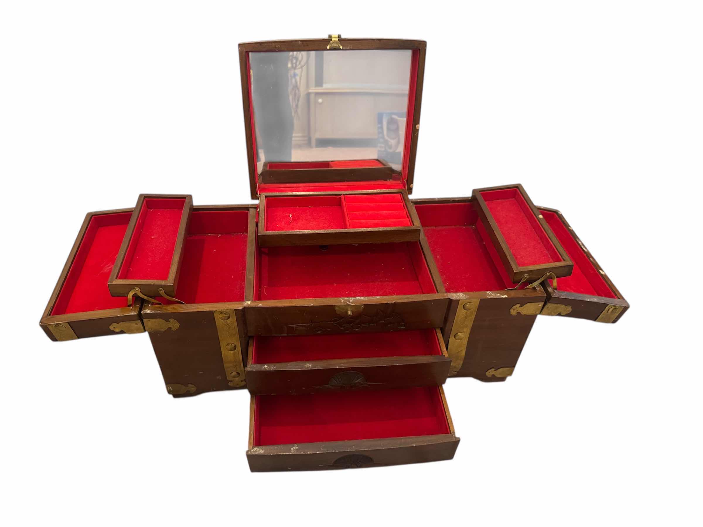 Photo 1 of 145
VINTAGE  ANTIQUE CHINESE CHIMING WOODEN CARVED JEWELRY MUSIC BOX AND WOODEN DISPLAY CABINET ITEMS INSIDE INCLUDED. 

WOODEN JEWELRY BOX
19” X 9” X H9”