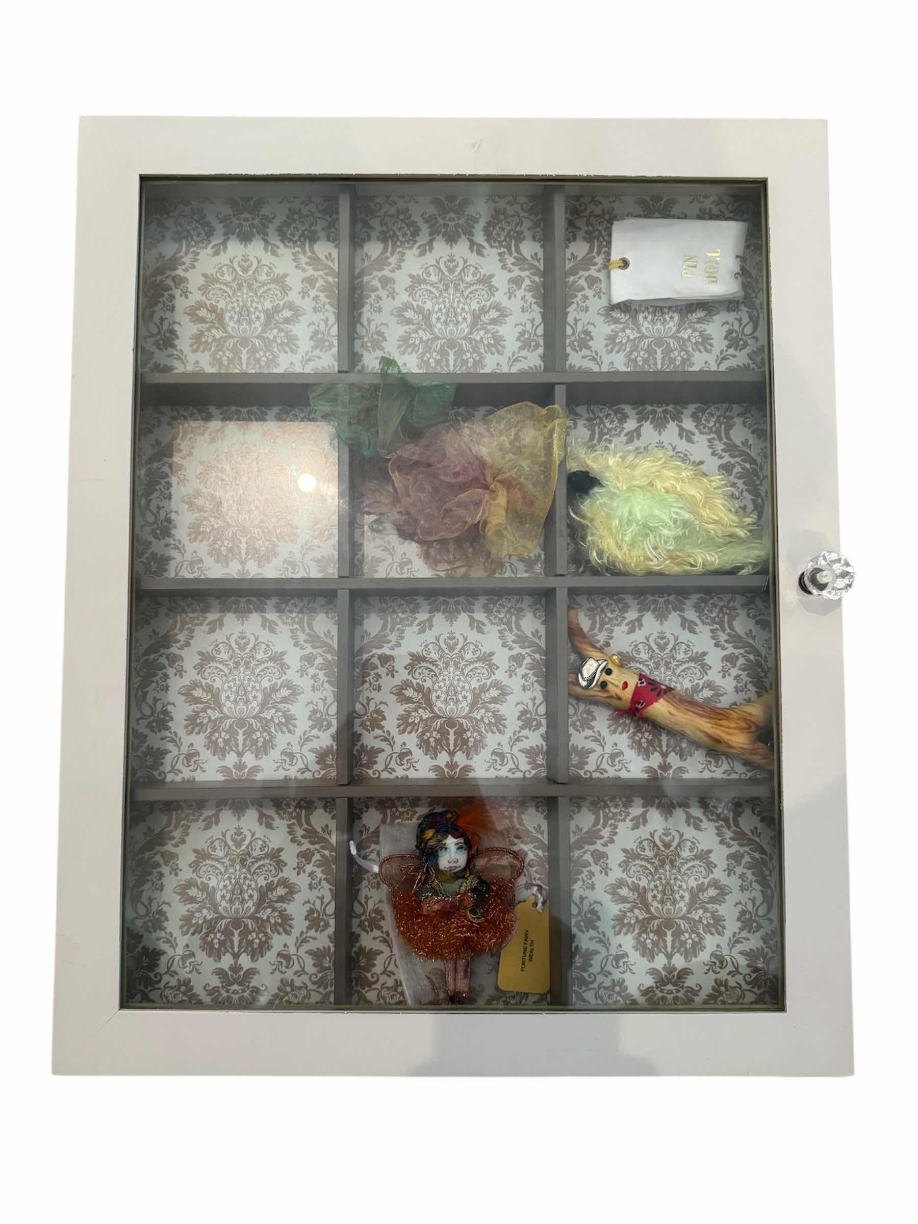 Photo 1 of 145
VINTAGE  ANTIQUE CHINESE CHIMING WOODEN CARVED JEWELRY MUSIC BOX AND WOODEN DISPLAY CABINET ITEMS INSIDE INCLUDED. 

WOODEN JEWELRY BOX
19” X 9” X H9”