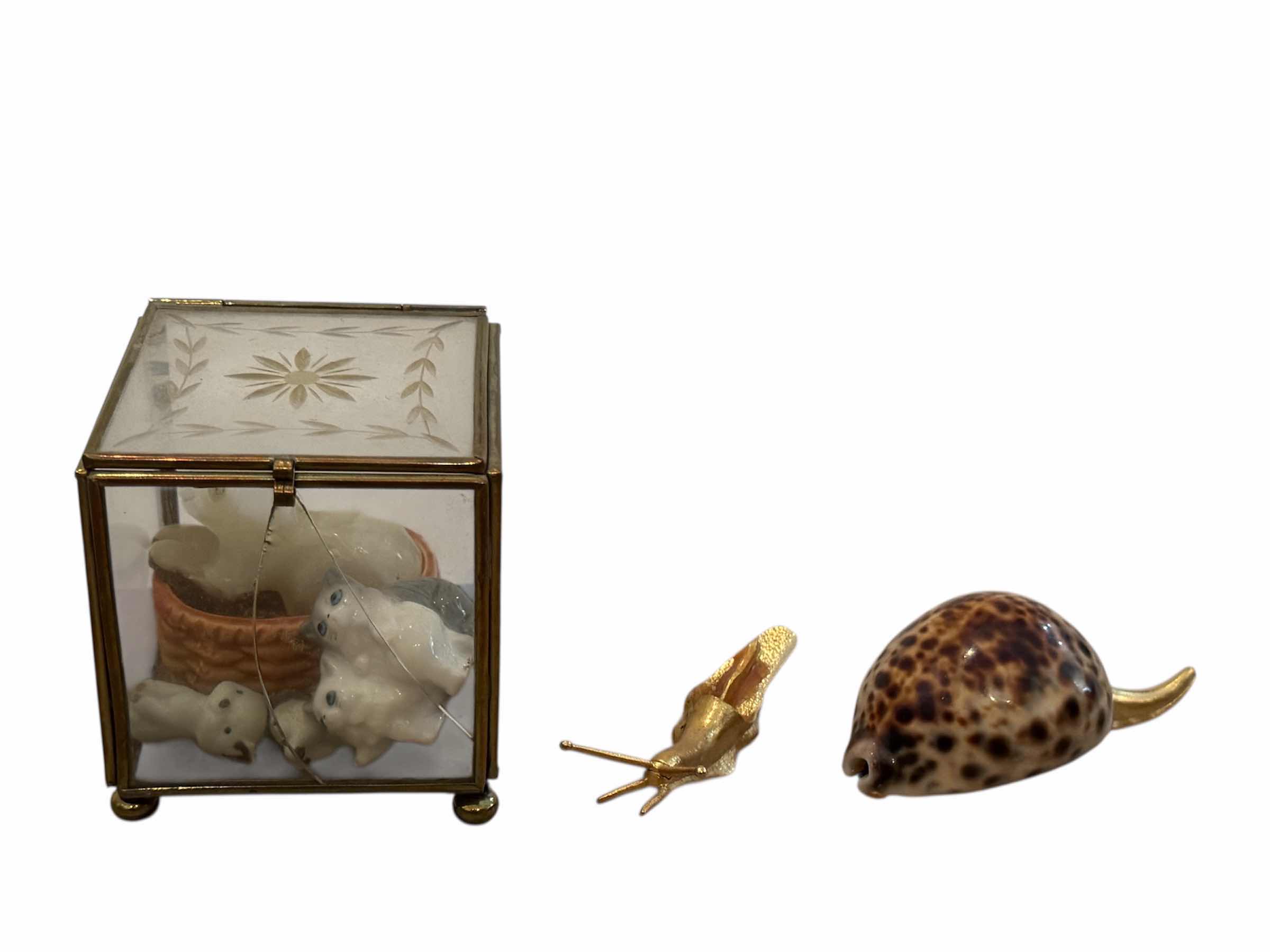 Photo 1 of 80
VINTAGE ASSORTED FIGURINES, MUSIC BOXES AND SMALL DEPRESSION GLASS BOWLS,HOME DECOR, HOME ESSENTIALS

H4” AND SMALLER