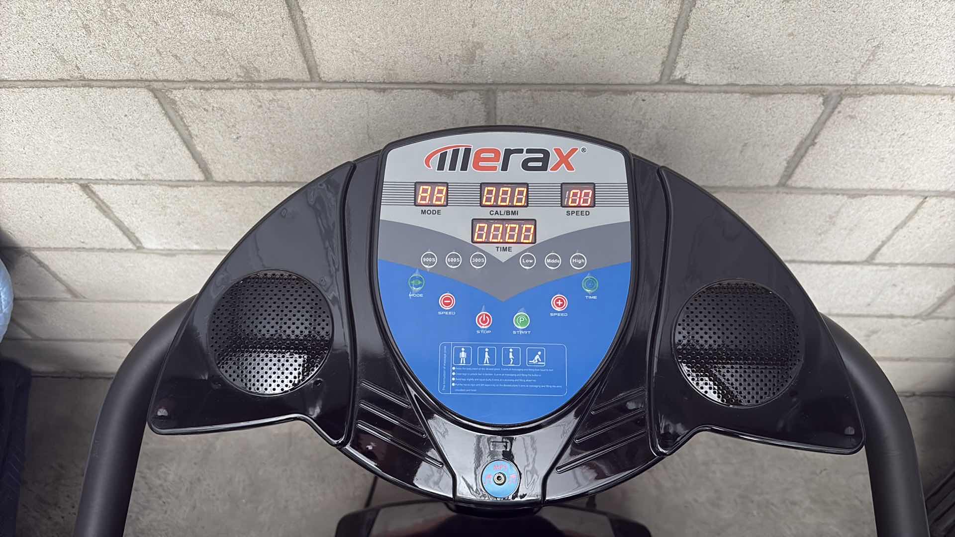 Photo 1 of MERAX WHOLE BODY VIBRATING EXERCISE MACHINE WORKS RETAIL VALUE $250 28”X28”X47”H