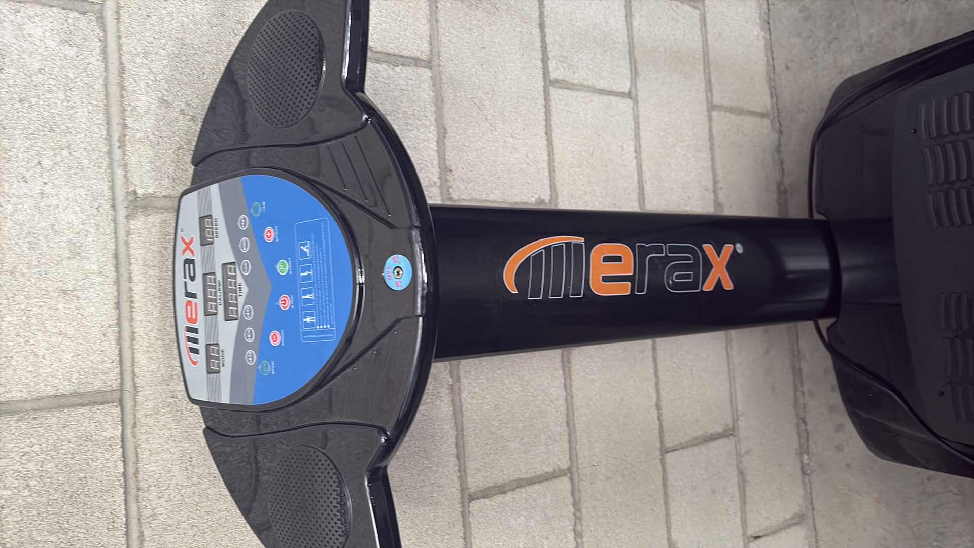 Photo 1 of MERAX WHOLE BODY VIBRATING EXERCISE MACHINE WORKS RETAIL VALUE $250 28”X28”X47”H