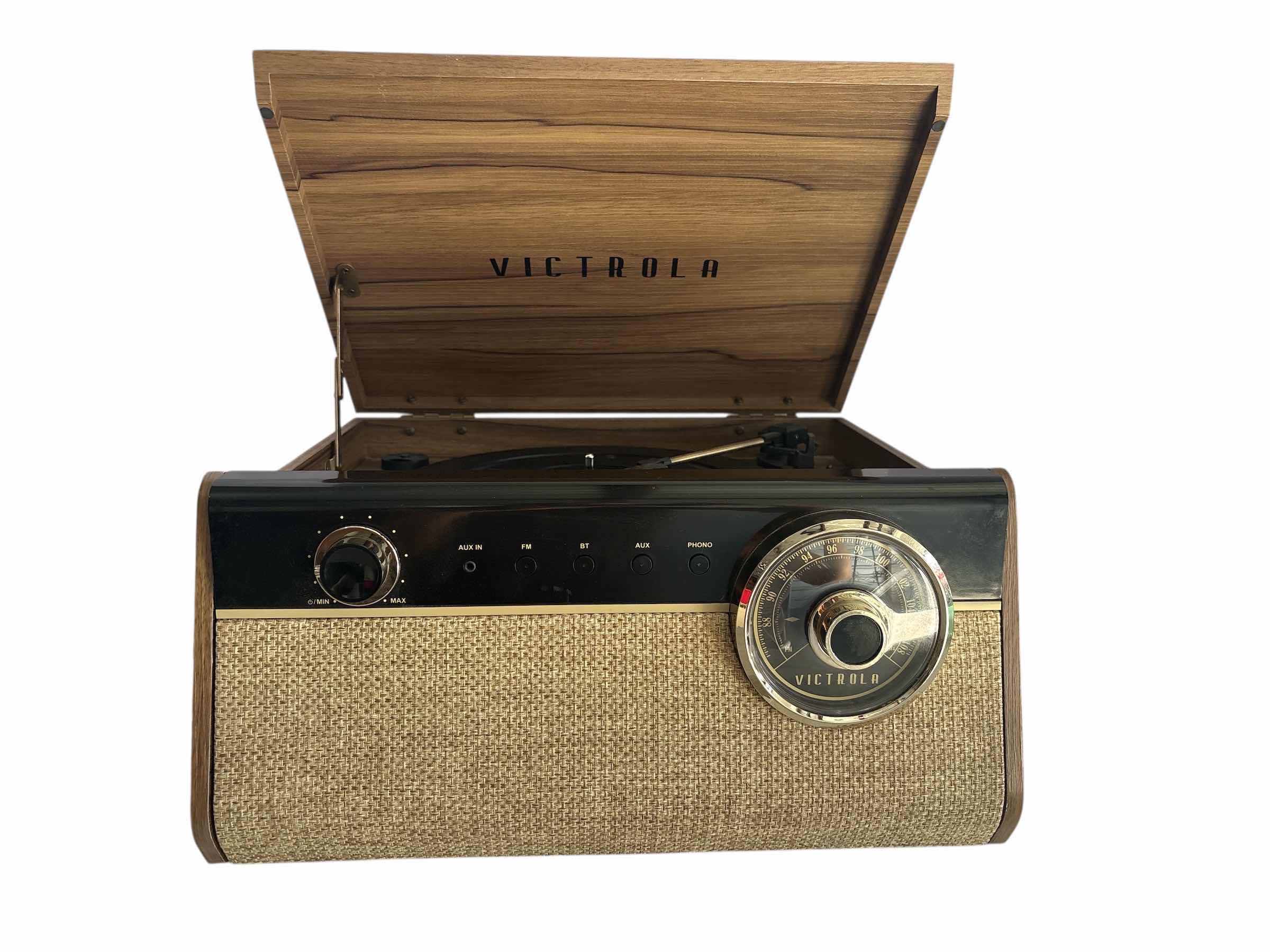 Photo 1 of VICTROLA TURNTABLE WITH BLUETOOTH  17”X15”X9”H RETAIL VALUE  $130