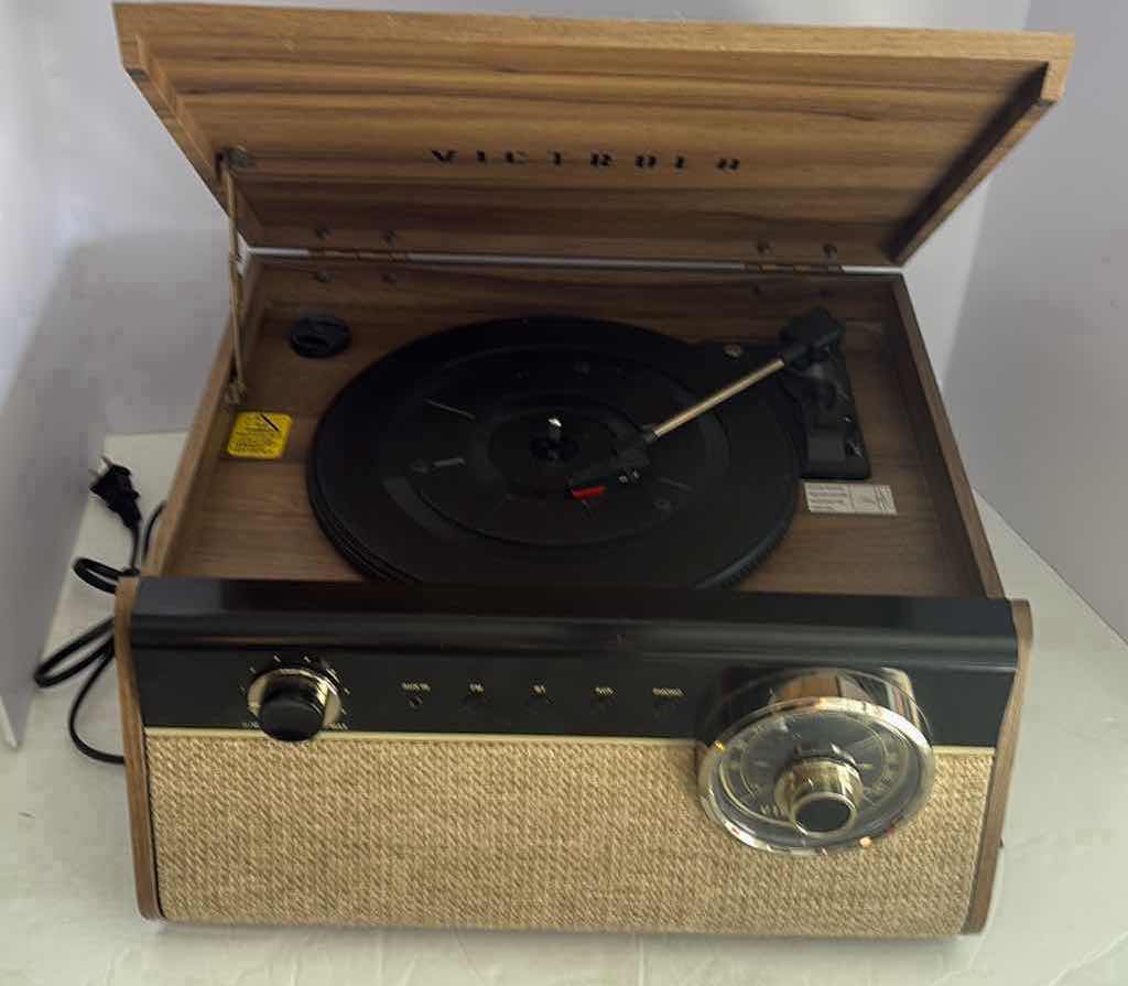 Photo 1 of VICTROLA TURNTABLE WITH BLUETOOTH  17”X15”X9”H RETAIL VALUE  $130