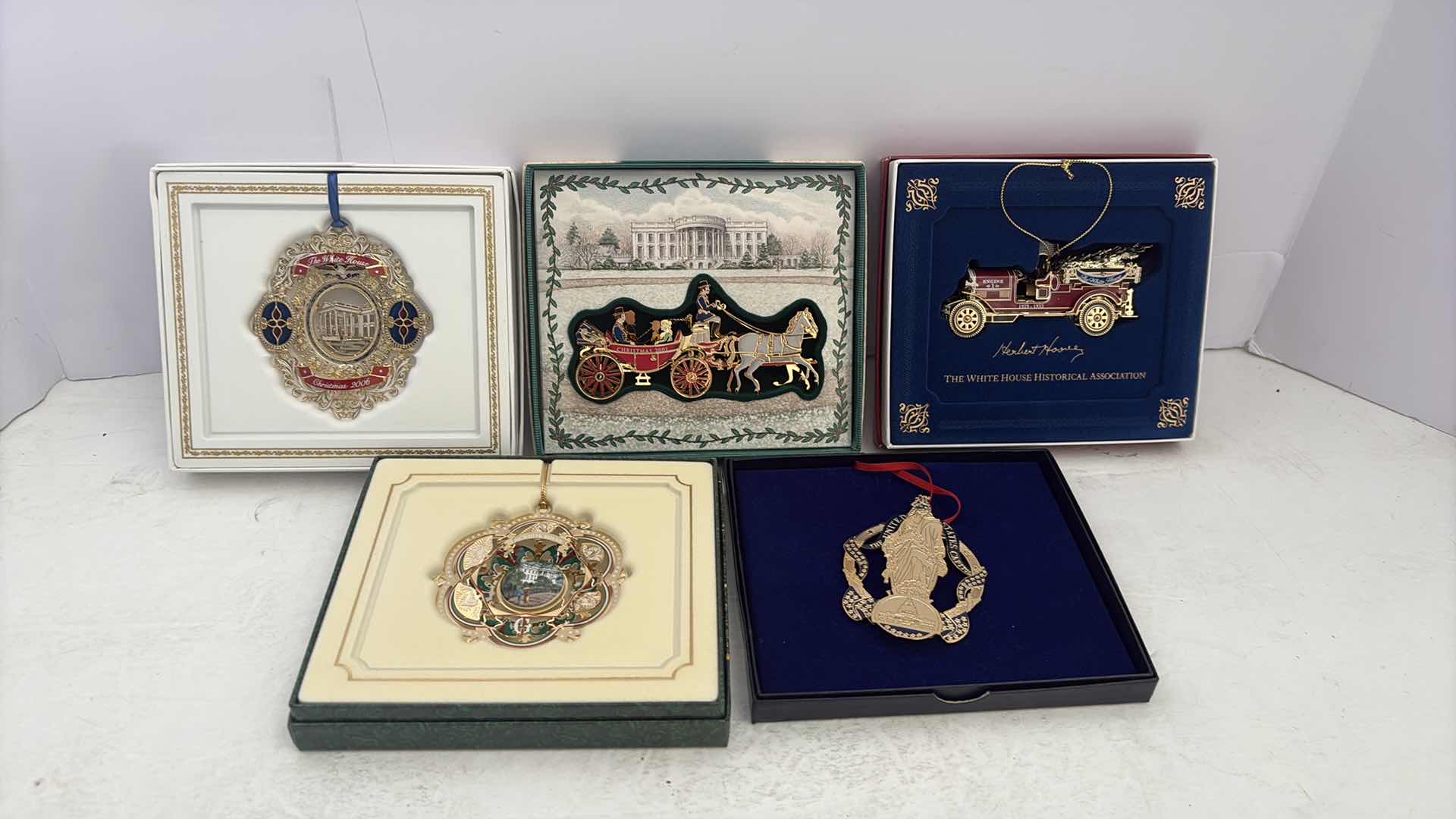 Photo 1 of WHITE HOUSE HISTORICAL SOCIETY CHRISTMAS ORNAMENTS COA