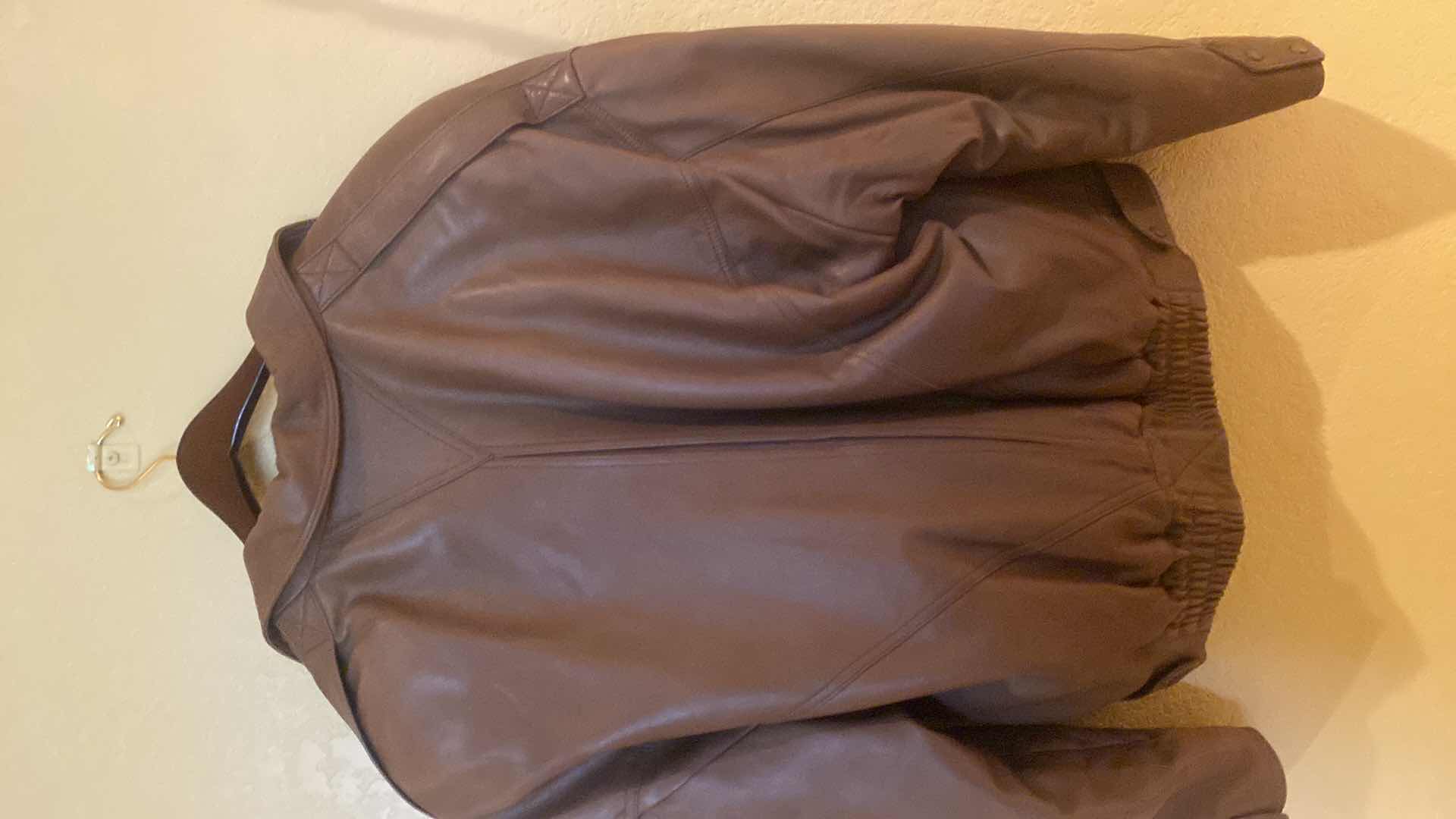 Photo 1 of NIEMAN MARCUS LEATHER BOMBER JACKET MENS SIZE OF 42