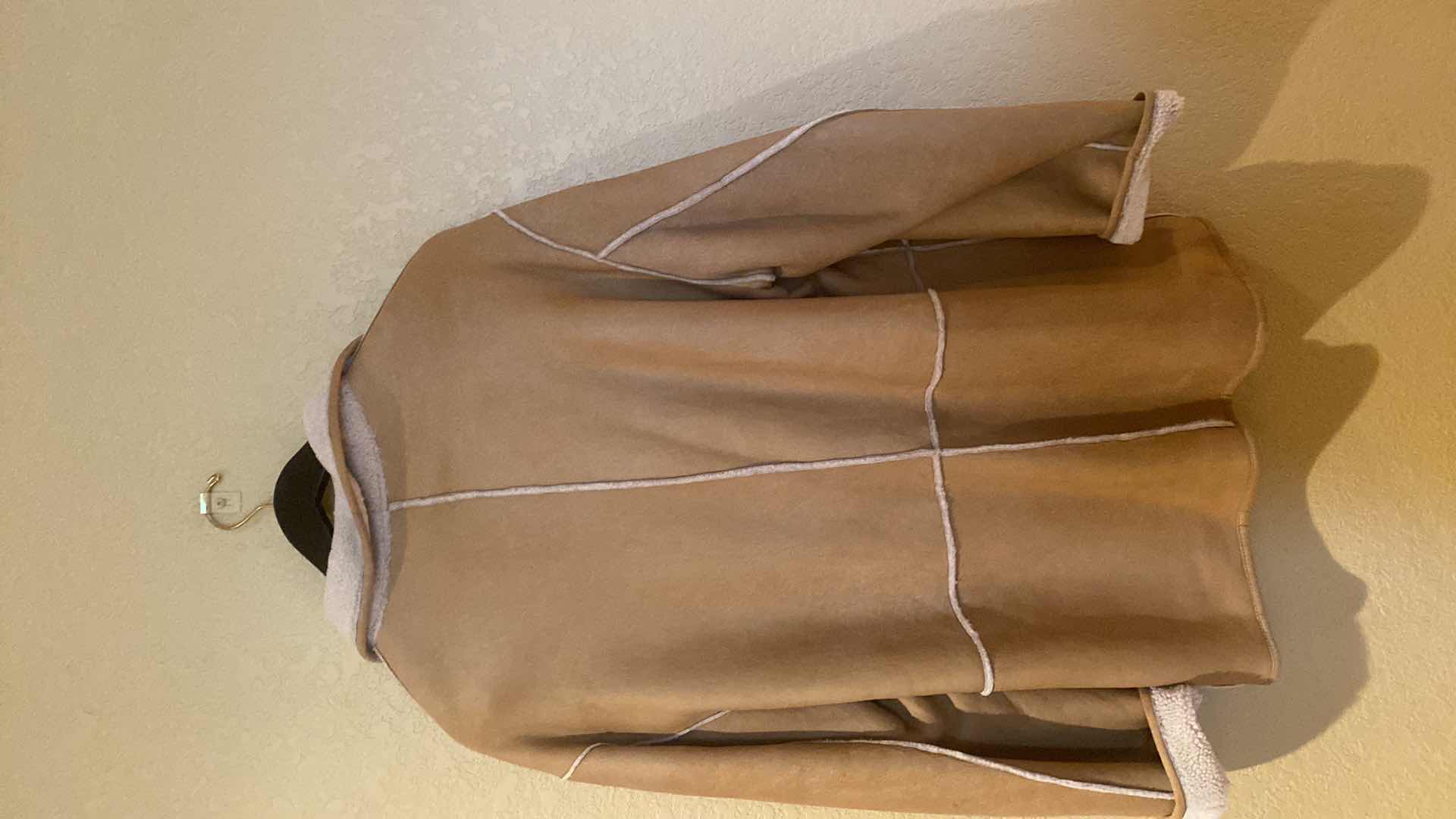 Photo 1 of SHEARLING JACKET (unbranded) MENS SIZE LARGE