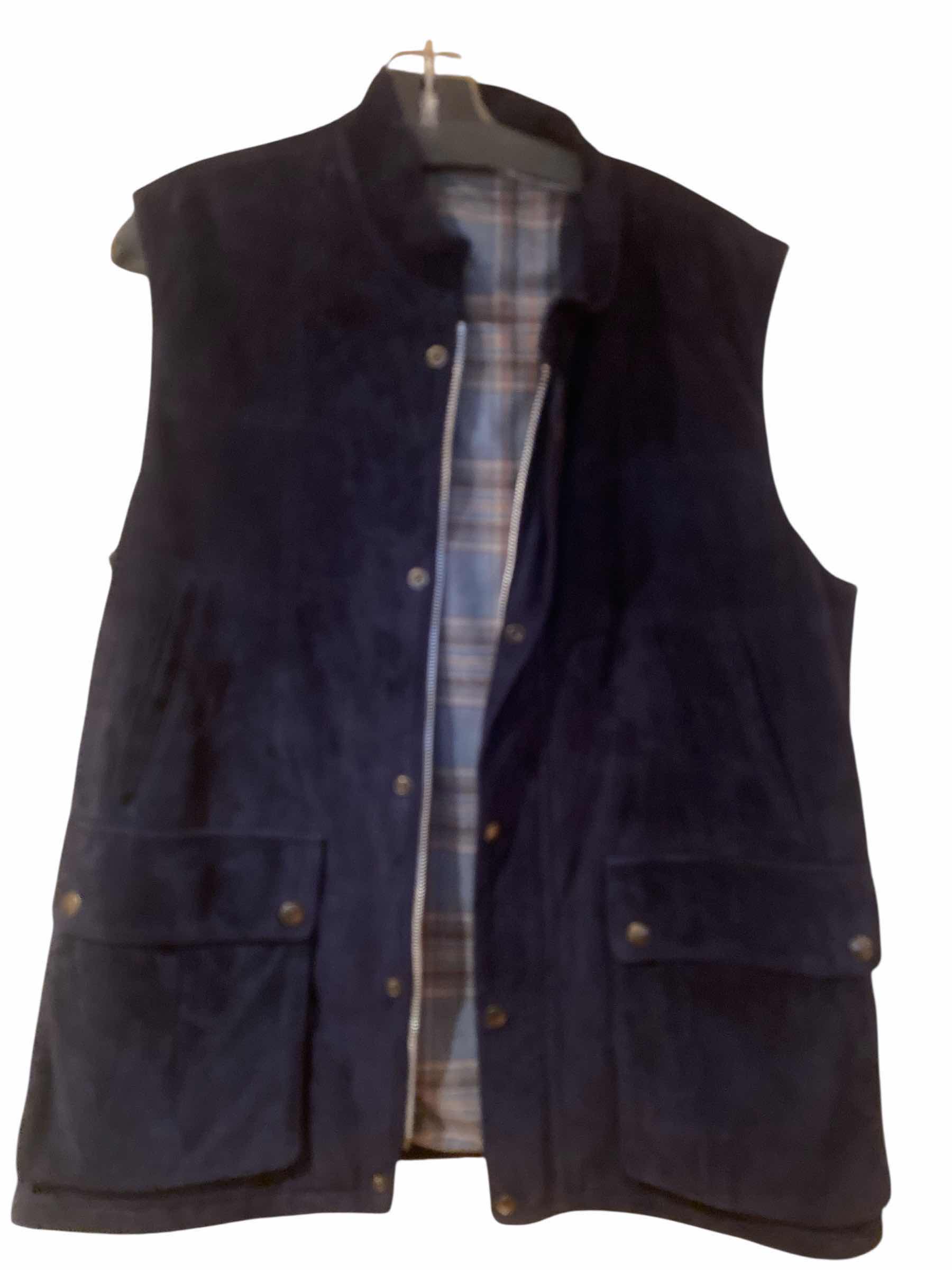 Photo 1 of BRIONI WOOL VEST MADE IN ITALY MENS SIZE EST XL