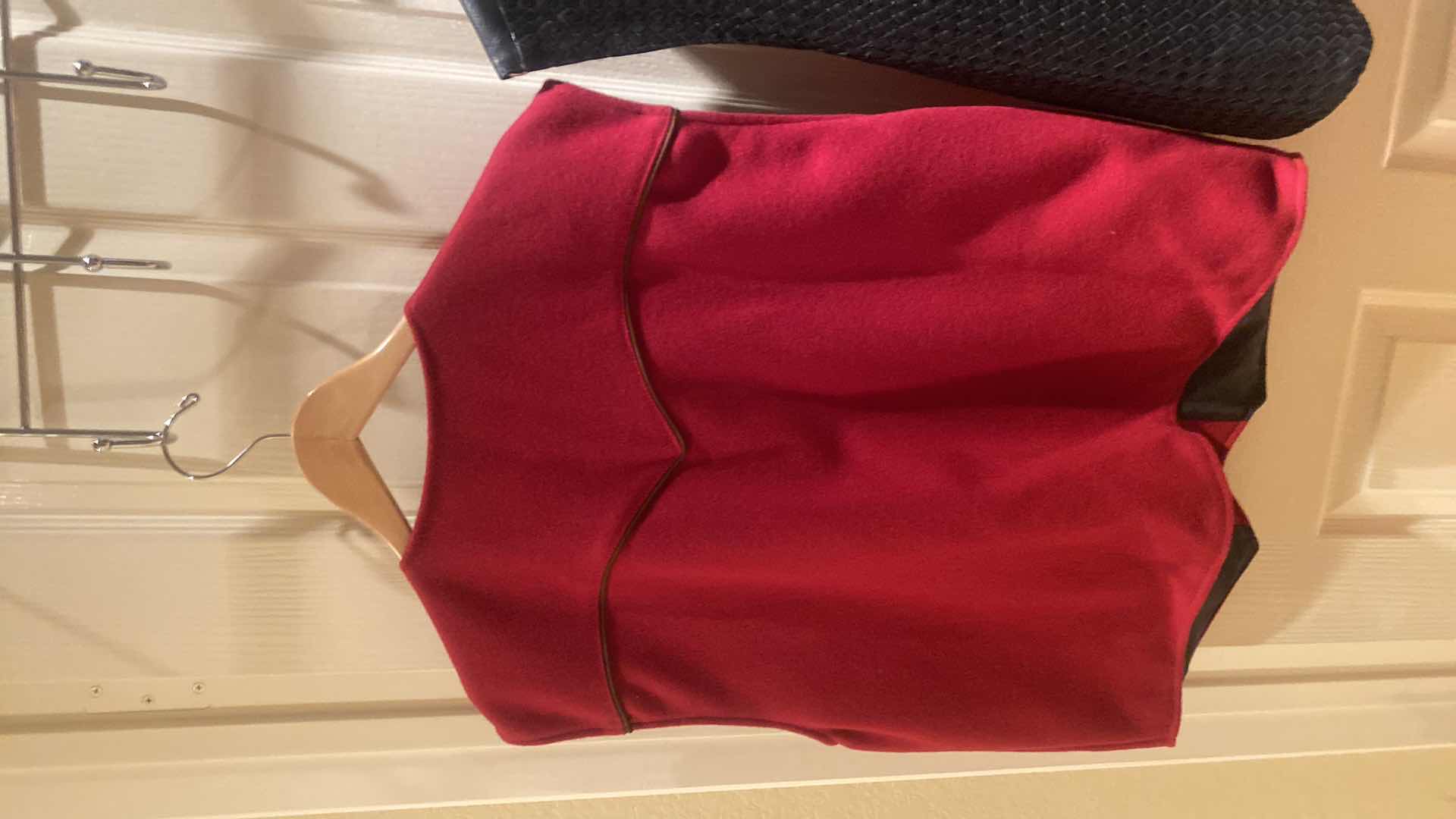 Photo 1 of 2 - SCHAEFER OUTFITTER & LEATHER RENDITIONS VESTS MENS SIZE XL