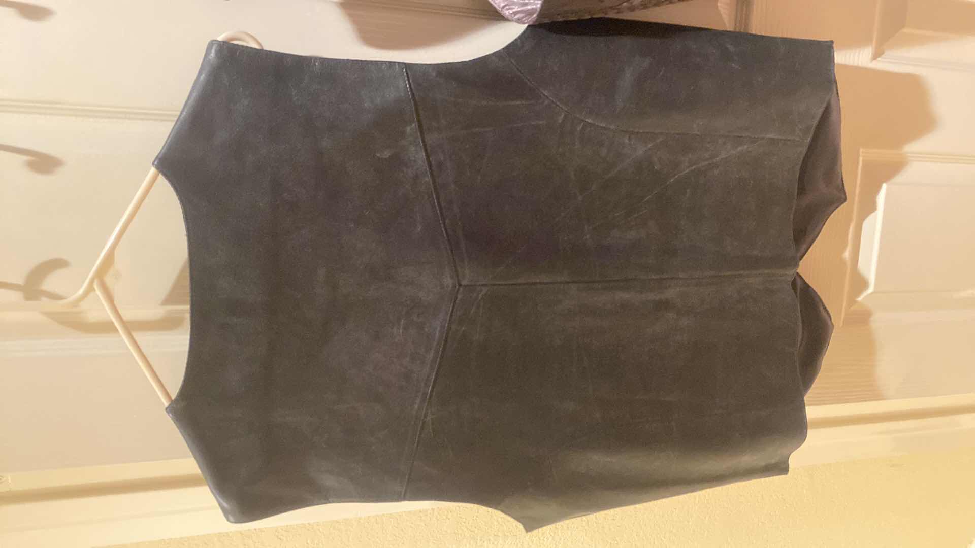 Photo 1 of 2 - MODAL & LEATHER RENDITIONS LEATHER VESTS MENS SIZE EST XLARGE