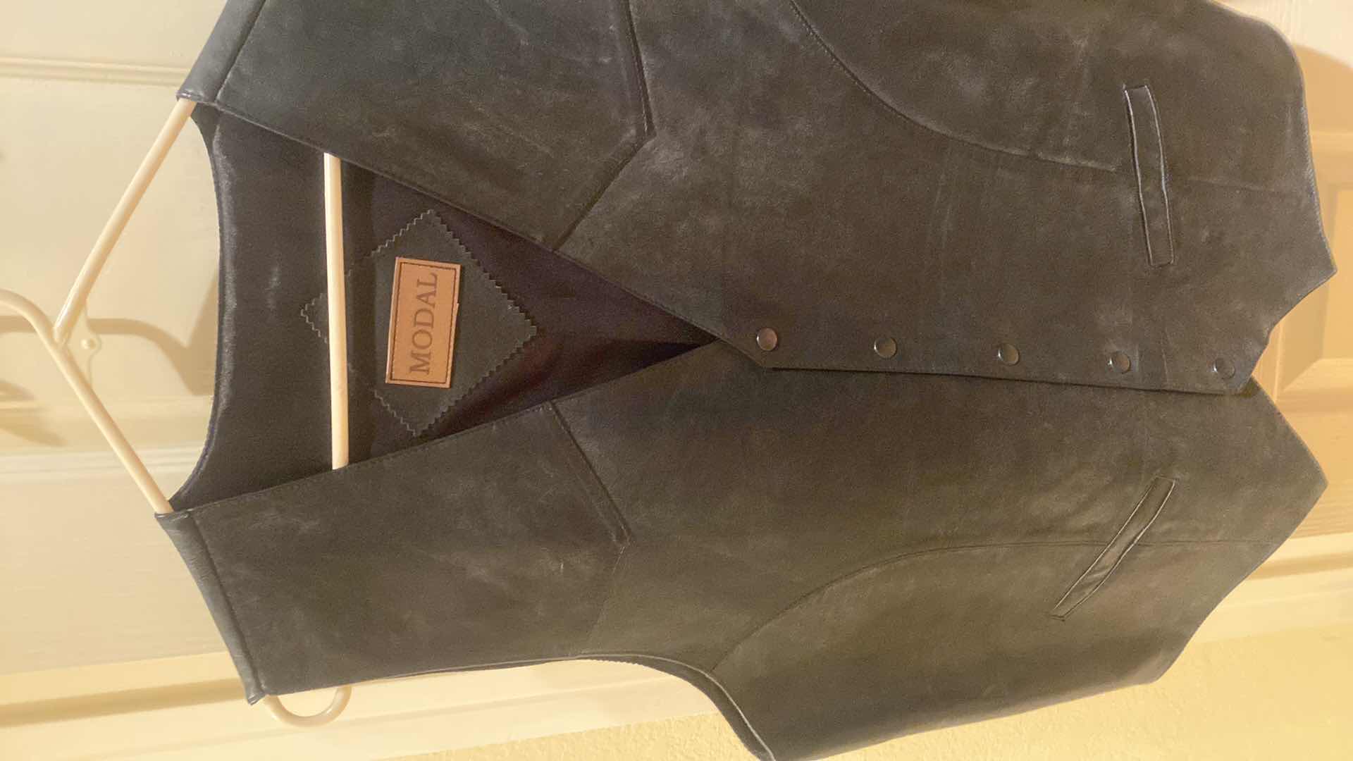 Photo 1 of 2 - MODAL & LEATHER RENDITIONS LEATHER VESTS MENS SIZE EST XLARGE