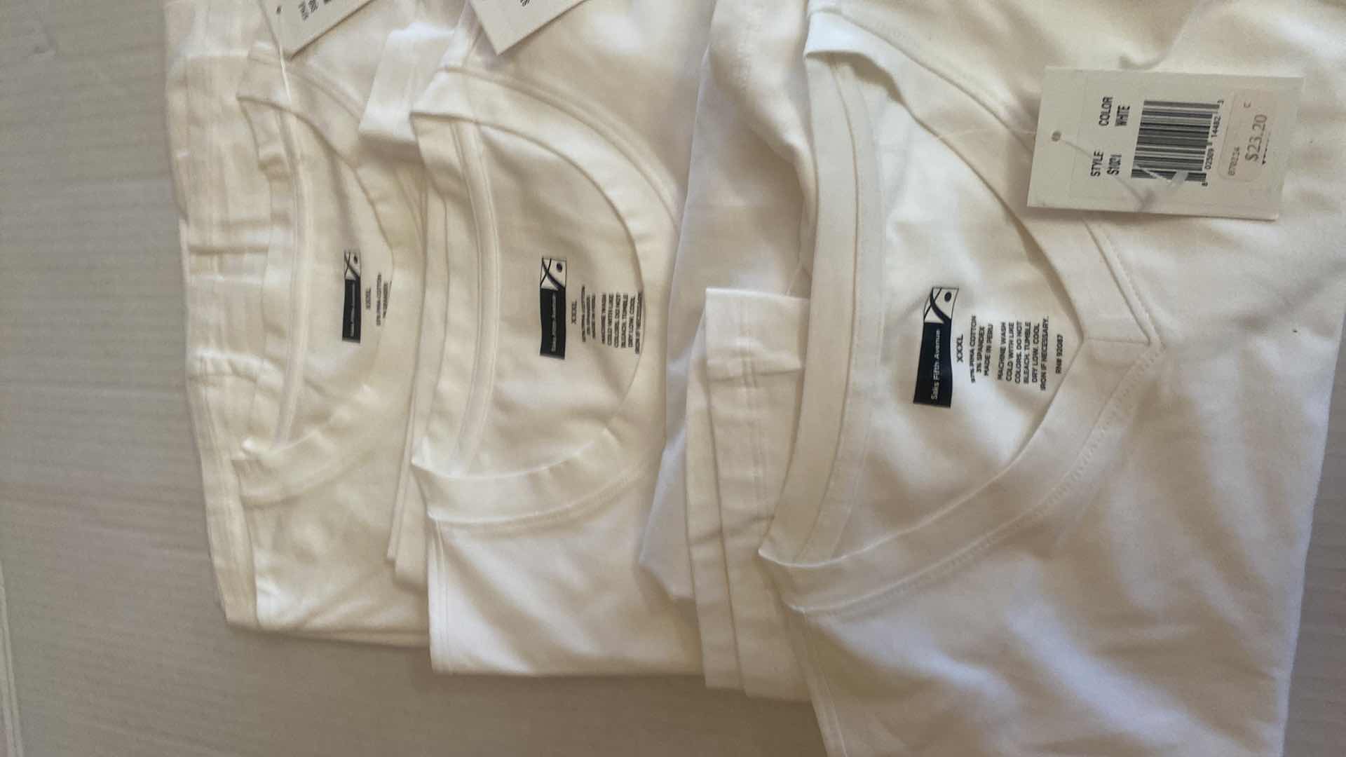 Photo 1 of 3 - SAKS FIFTH AVENUE T-SHIRTS SIZE XXXL