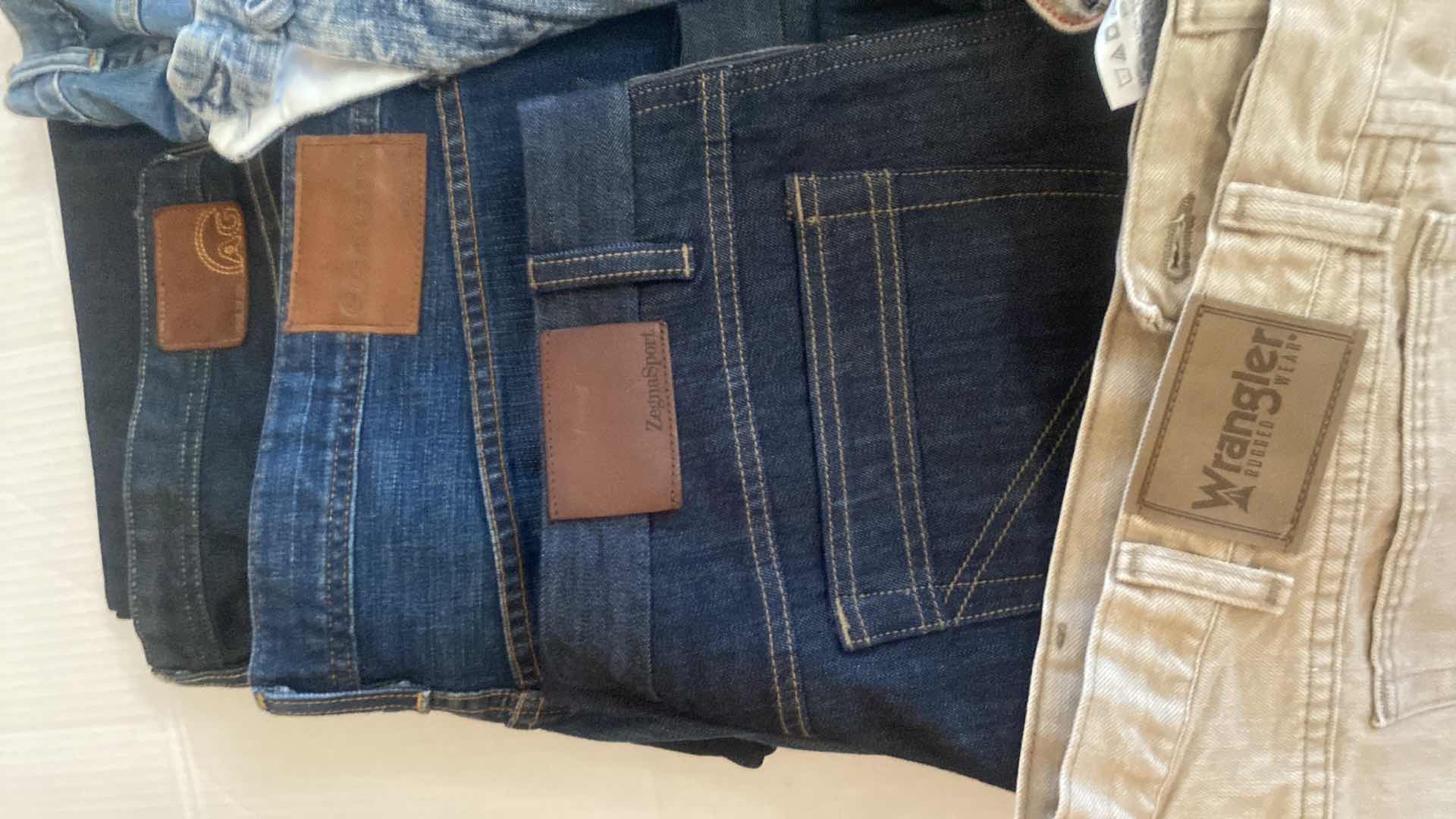 Photo 1 of 8 - MENS JEANS SIZE 40