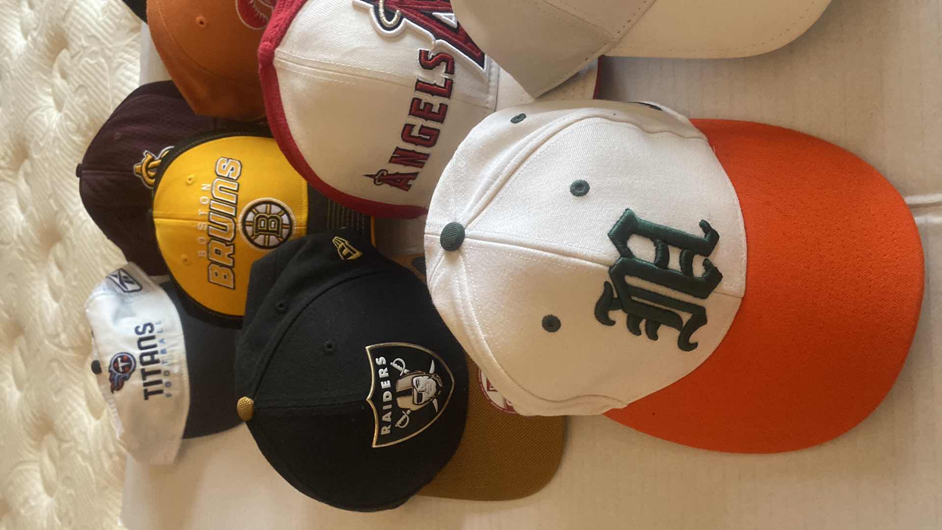 Photo 1 of 17 - BASEBALL CAPS