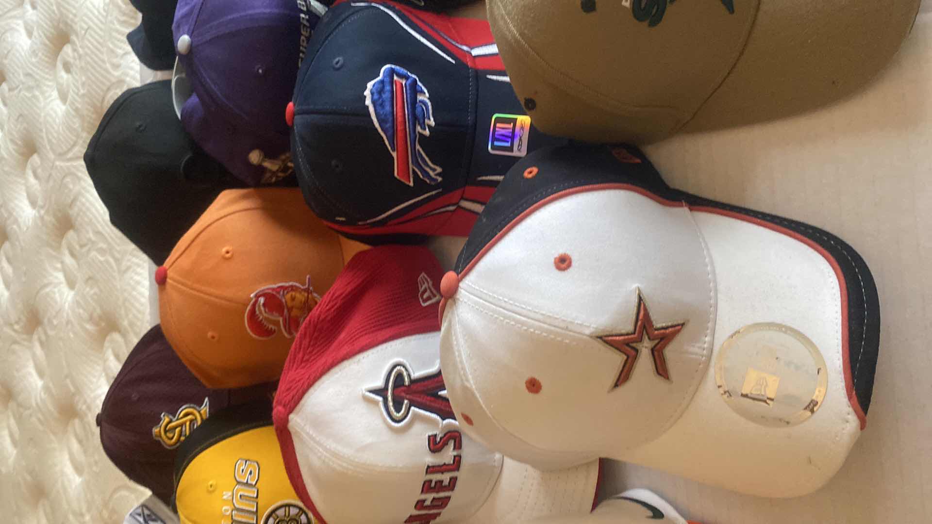 Photo 1 of 17 - BASEBALL CAPS