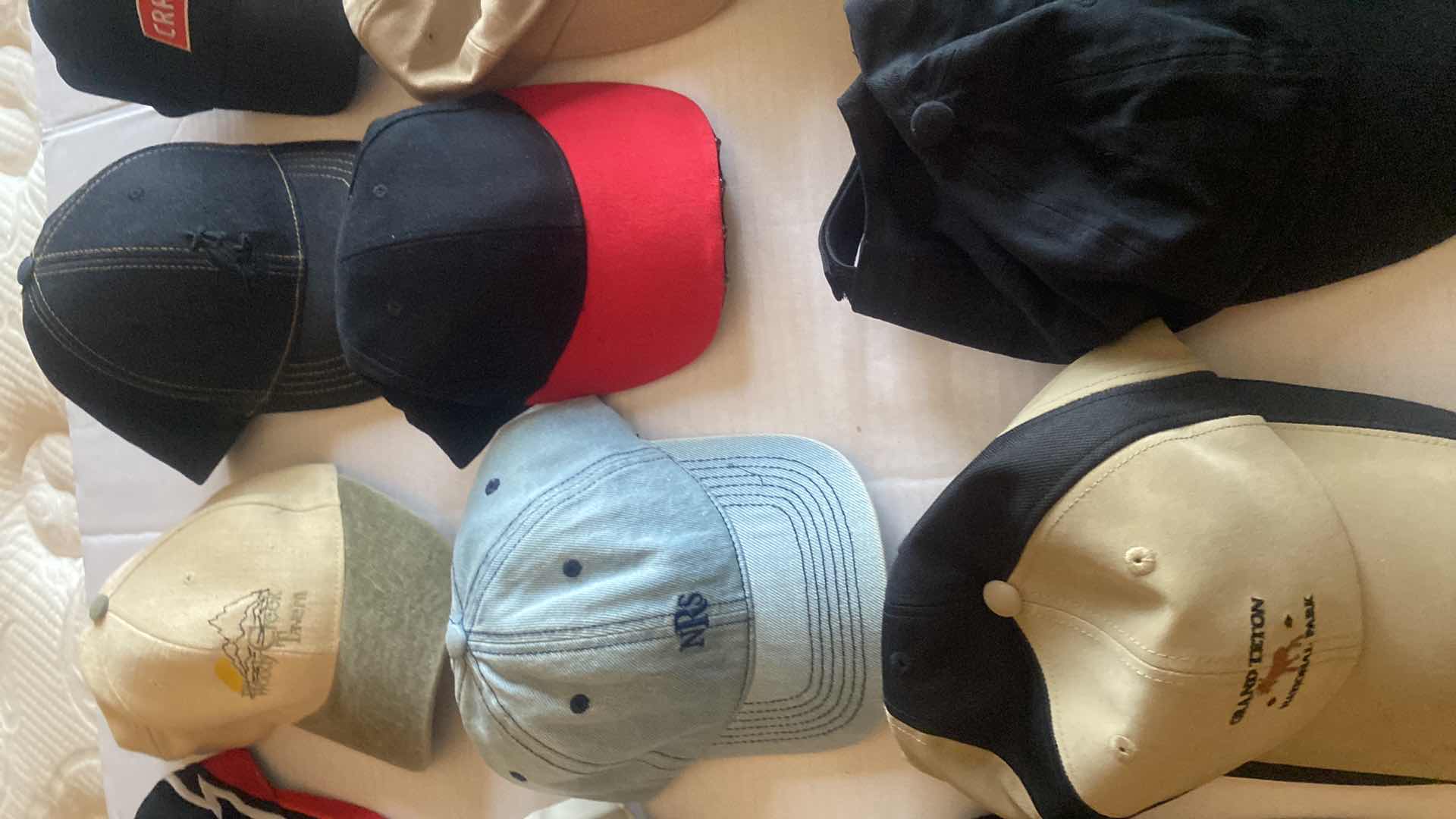 Photo 1 of 15 - BASEBALL CAPS