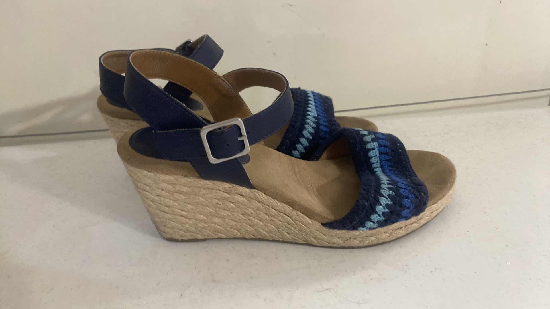 Photo 1 of 2 - WOMENS BOOTS & WEDGES SIZE 11