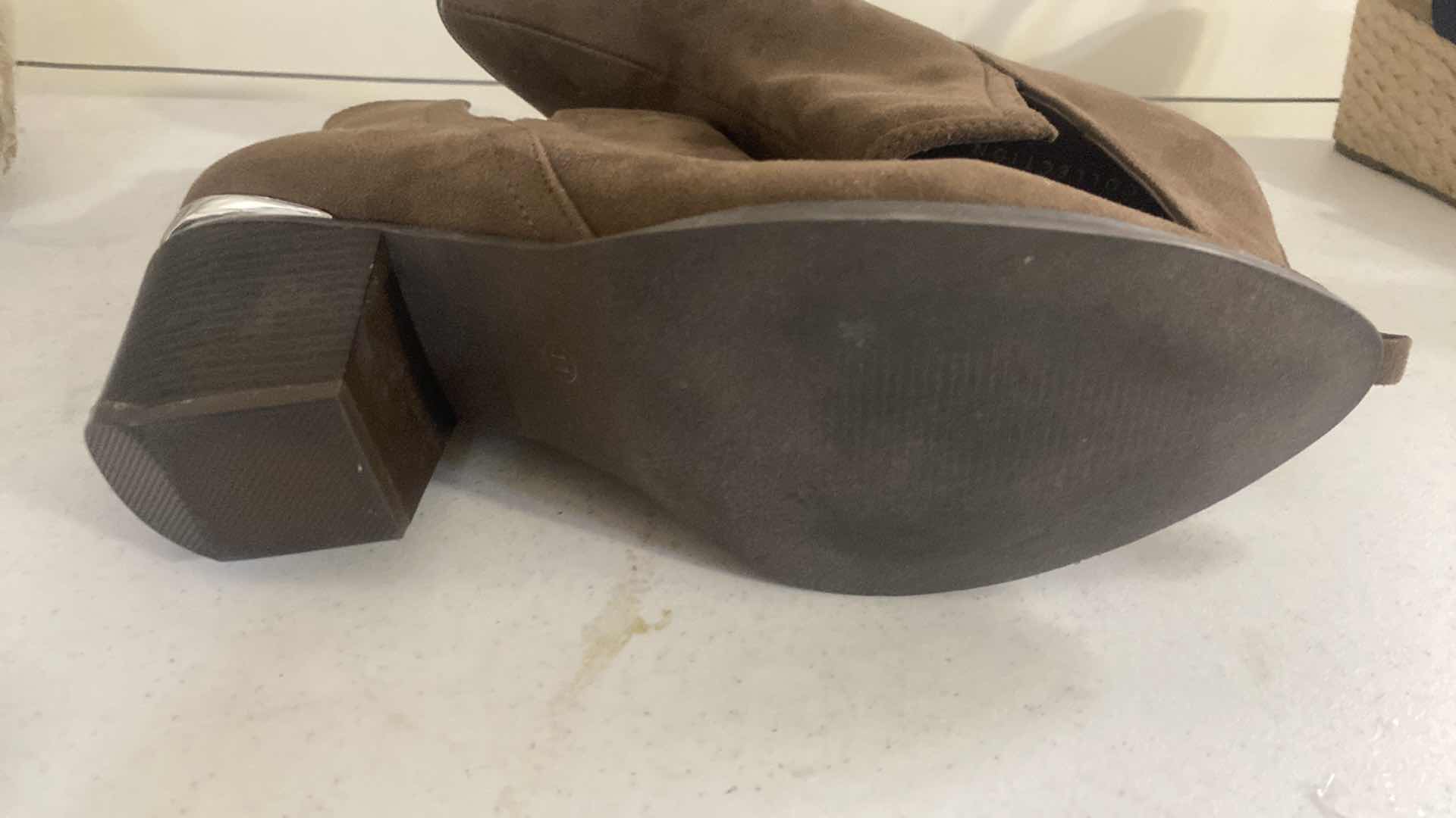 Photo 1 of 2 - WOMENS BOOTS & WEDGES SIZE 11